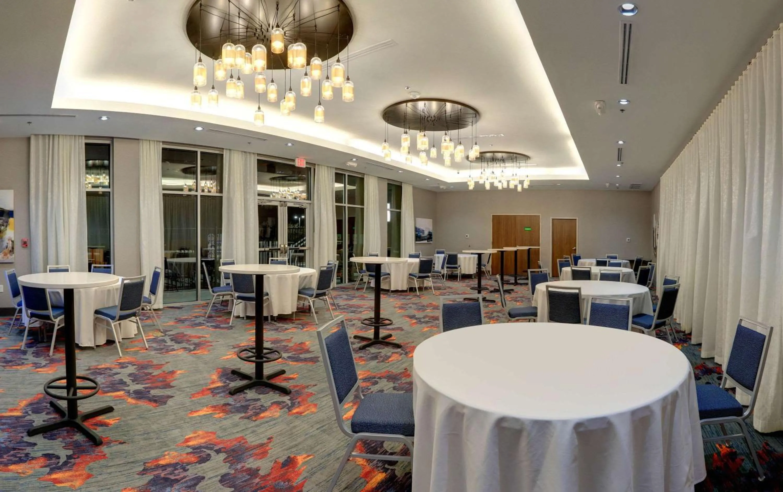 Bedroom in La Quinta Inn & Suites by Wyndham Lakeway