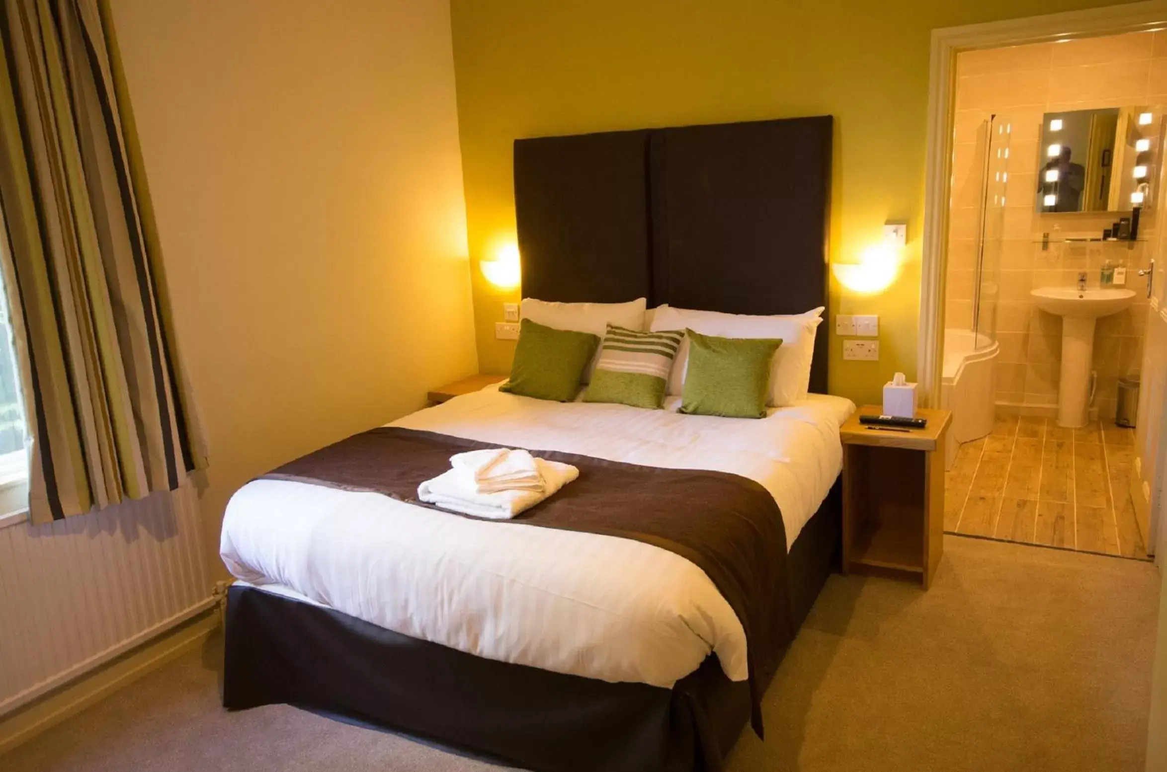 Standard Twin Room in Wakefield Limes Lodge Standard Twin Room in Wakefield Limes Lodge