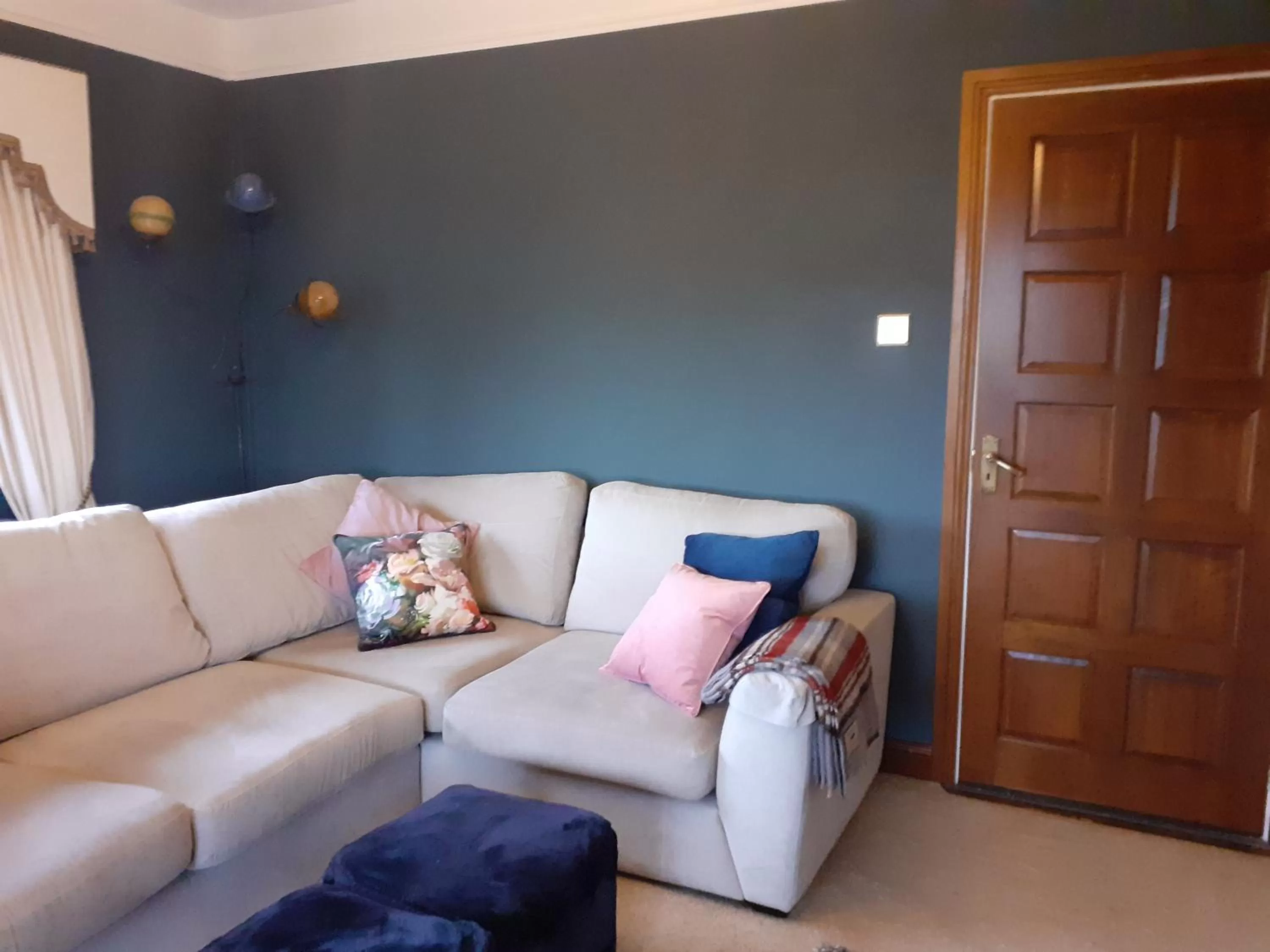 Communal lounge/ TV room in The Ring Farmhouse