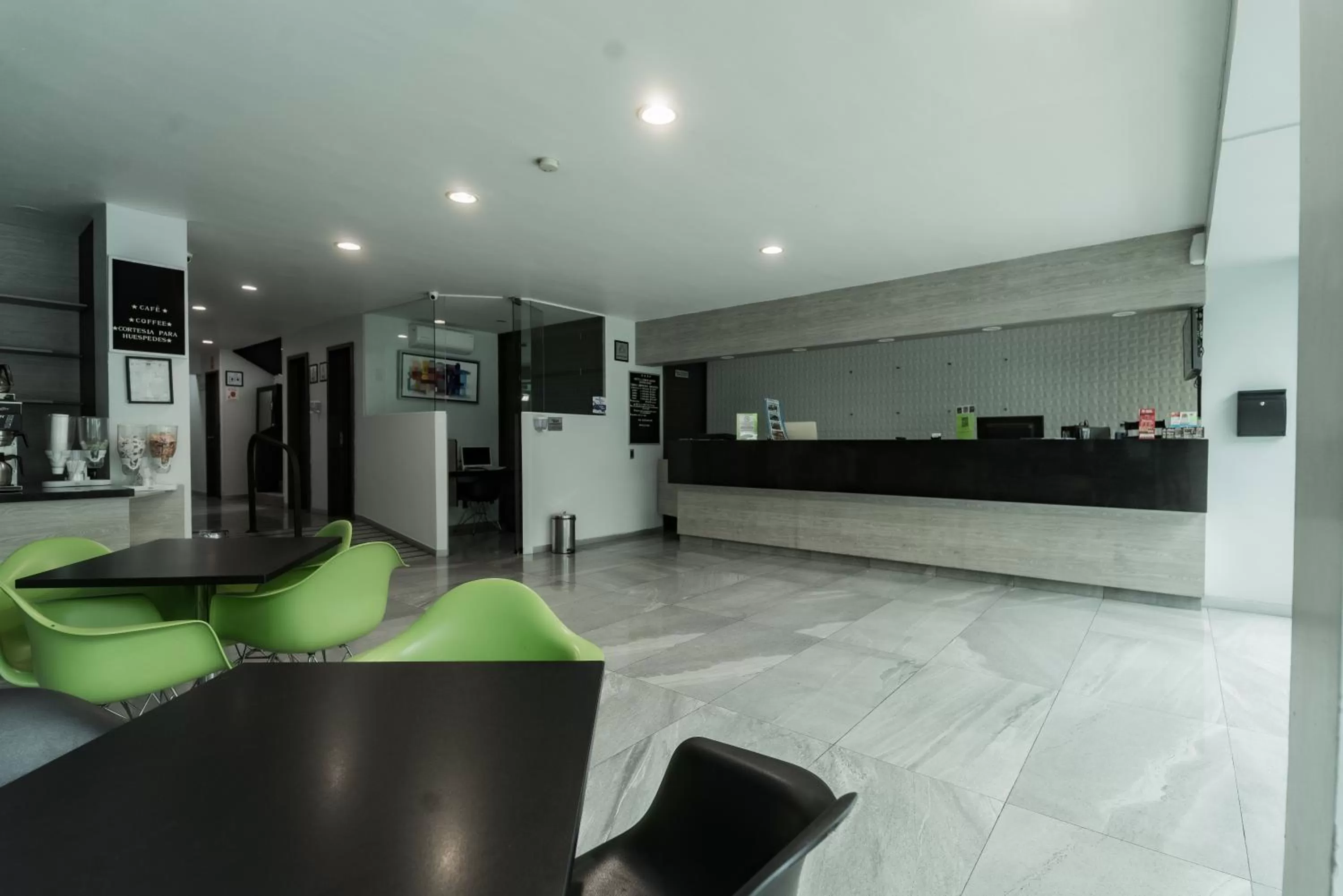 Living room in HOTEL LEMON GREEN -Zona Expo Frente al Centro de Convenciones