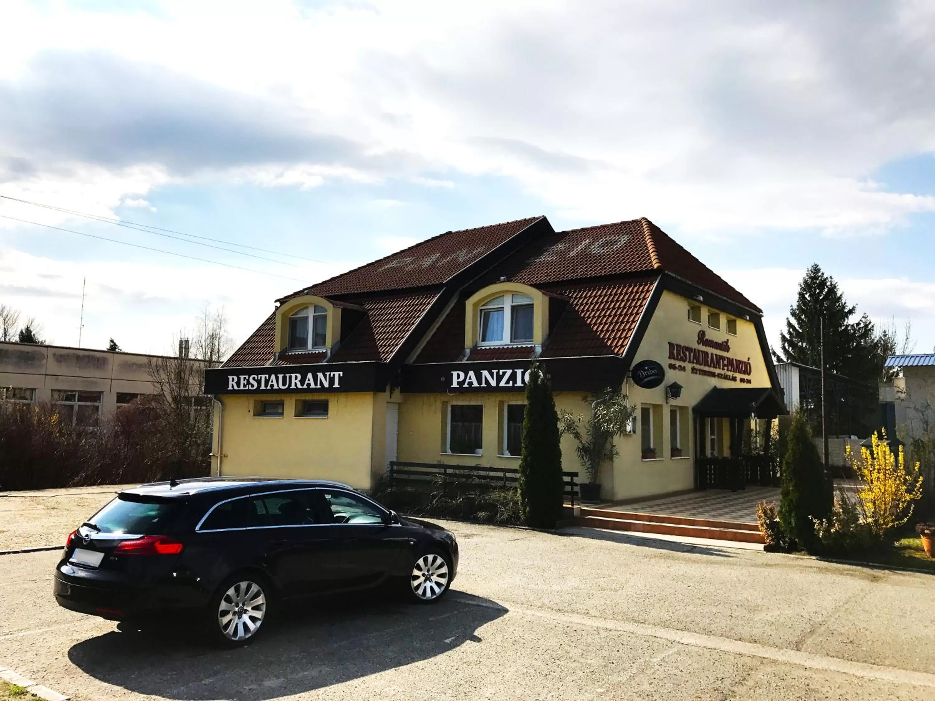 Balcony/Terrace, Property Building in Romantik Étterem - Panzió