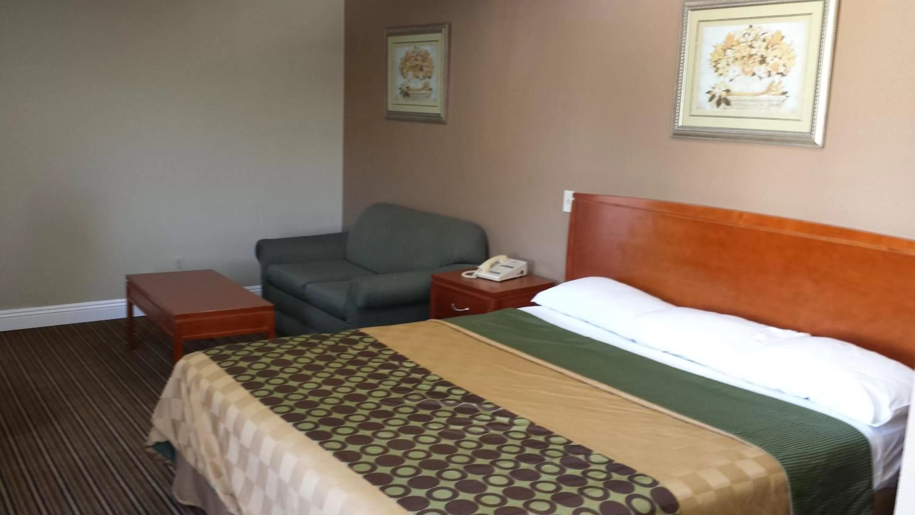 Bed in Regency Hotel - Moreno Valley