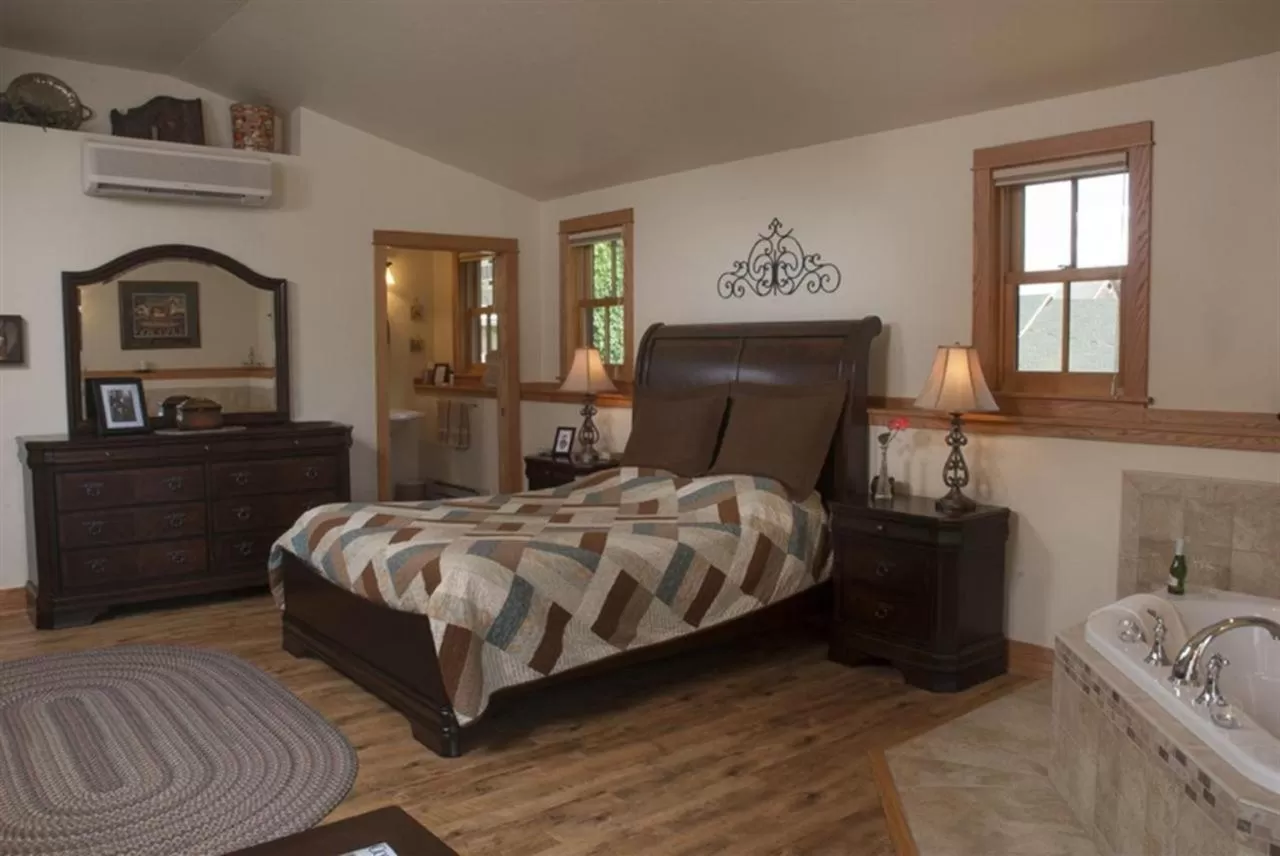 Bedroom, Bed in Lake Orchard Farm Retreat