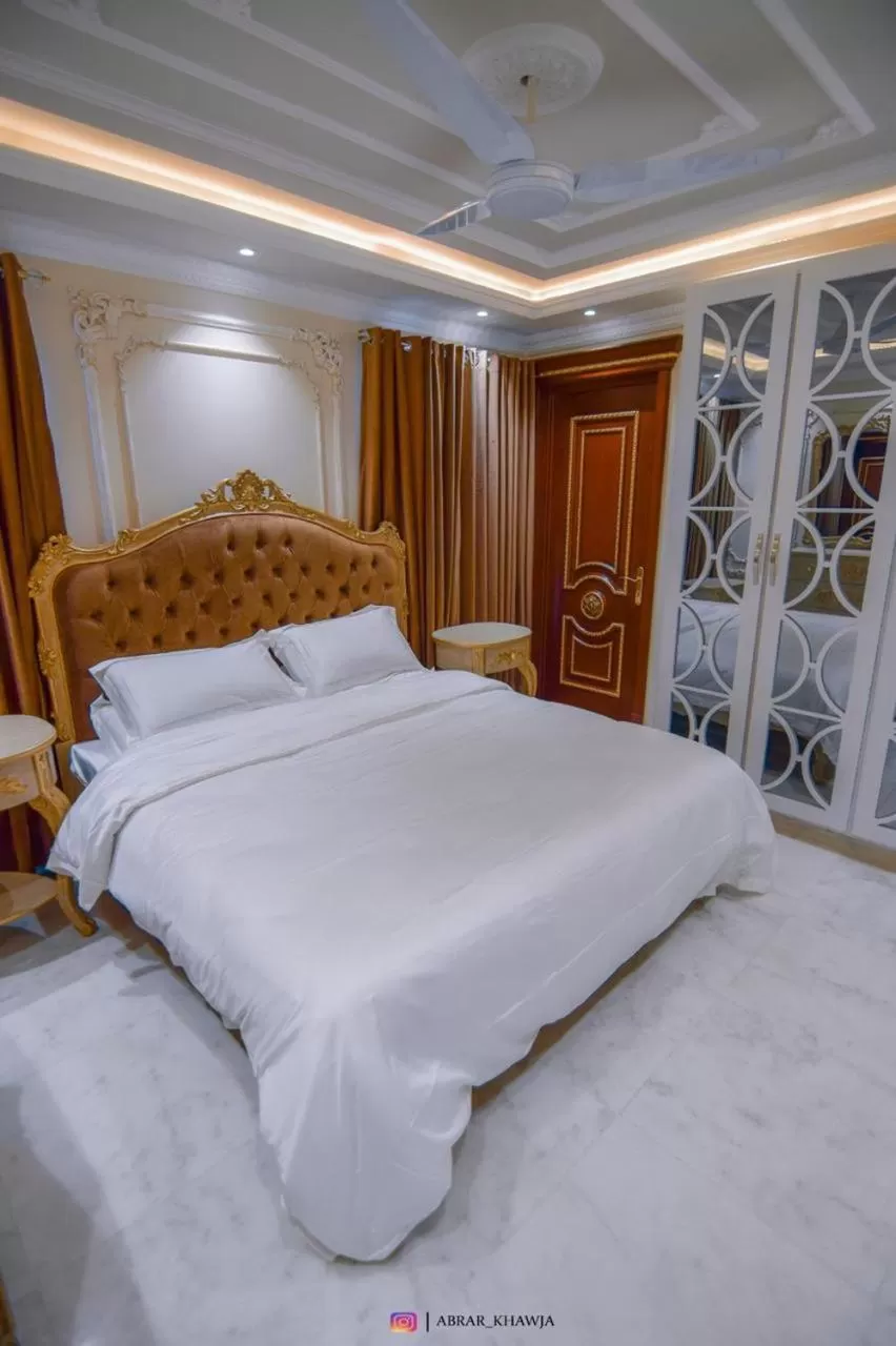 Bed in Arish Luxury Suites