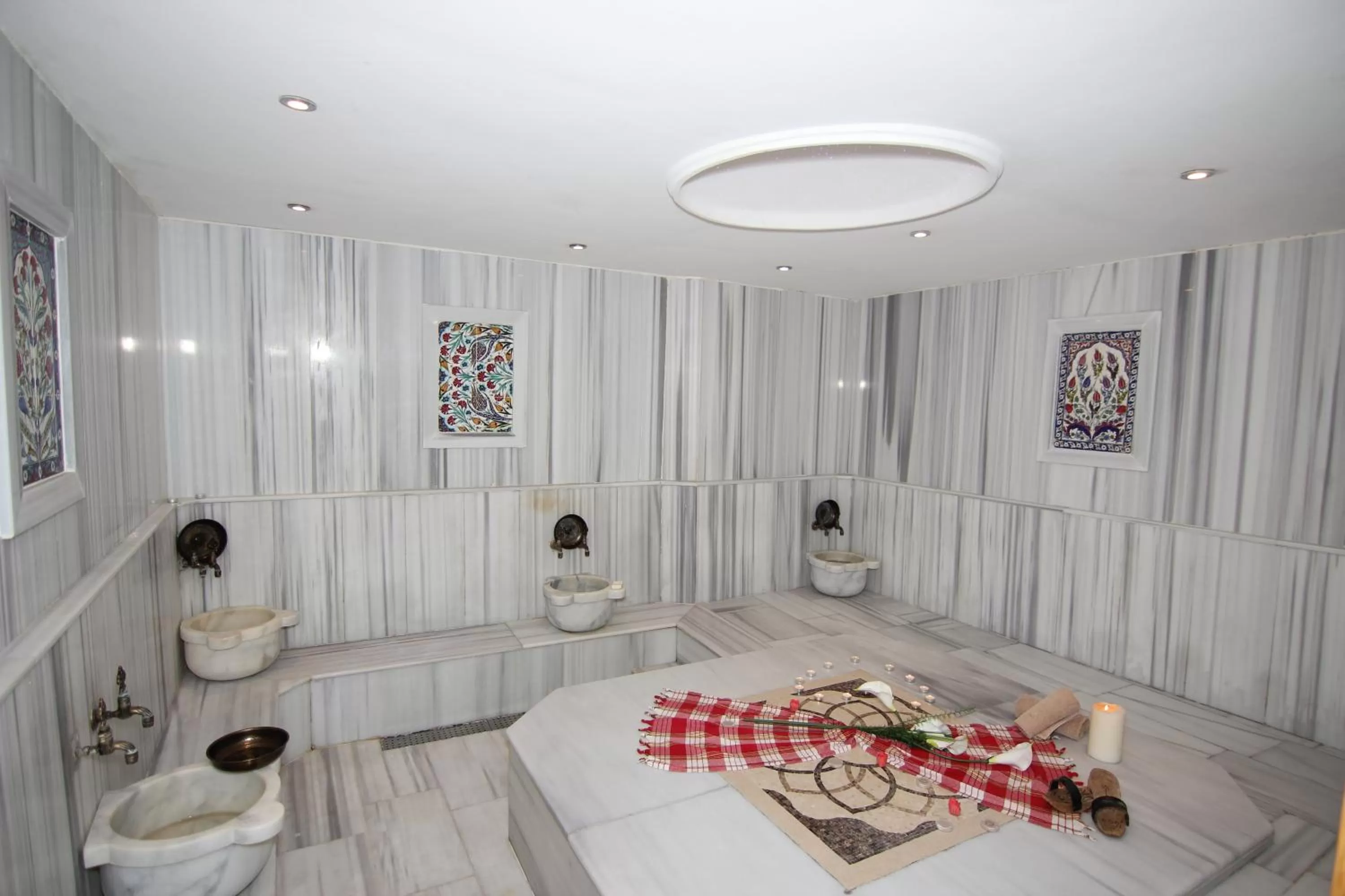 Public Bath in Diamond Royal Hotel