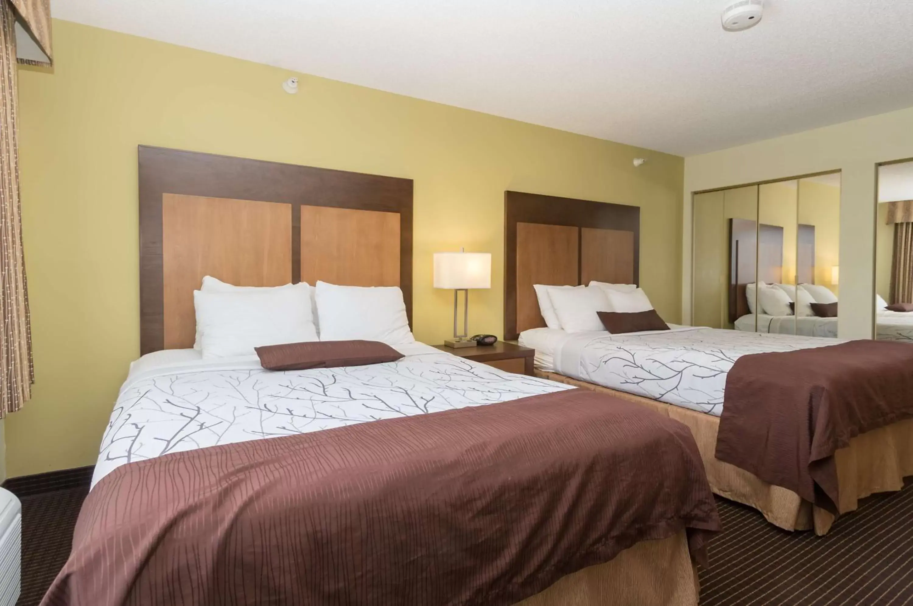 Queen Suite with Two Queen Beds and Sofa Bed - Non-Smoking in White Pine Inn & Suites Queen Suite with Two Queen Beds and Sofa Bed - Non-Smoking in White Pine Inn & Suites