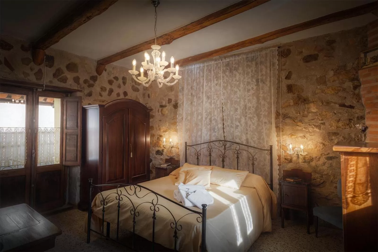 Photo of the whole room, Bed in B&B La Voce del Fiume Dimora storica di Charme