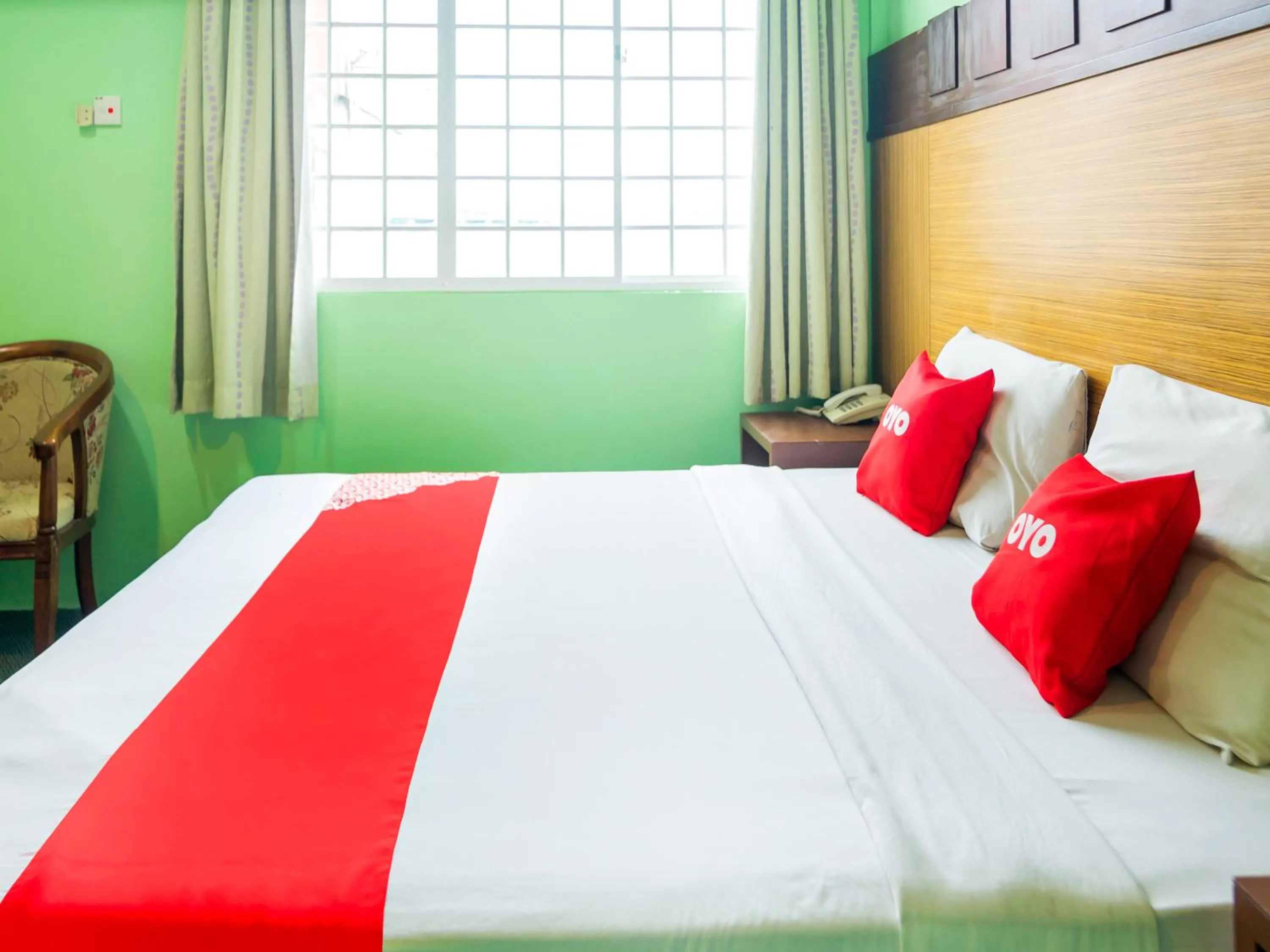 Bedroom, Bed in OYO 89408 Royal Hotel