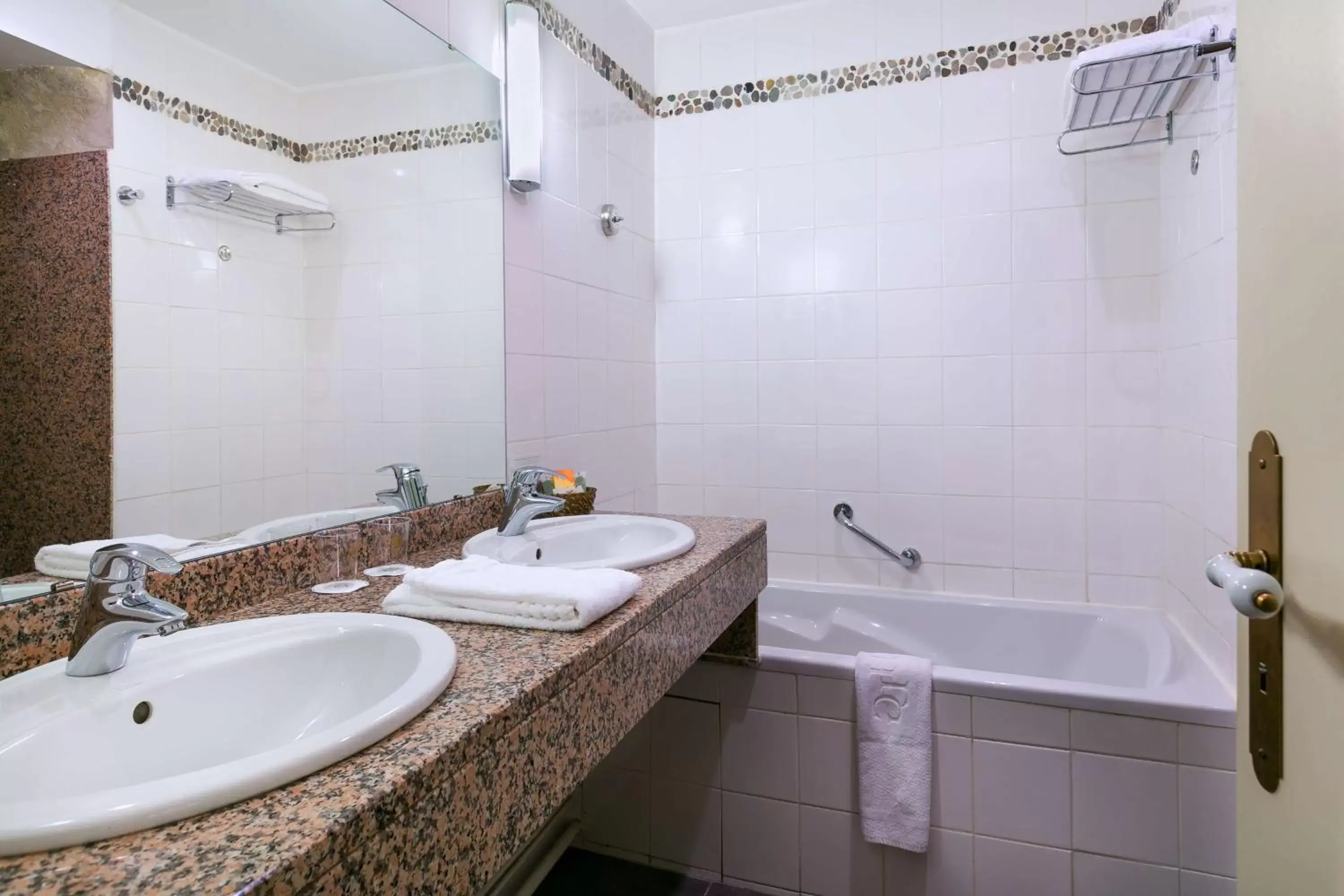 Executive King Room in Best Western Hotel Le Guilhem Executive King Room in Best Western Hotel Le Guilhem