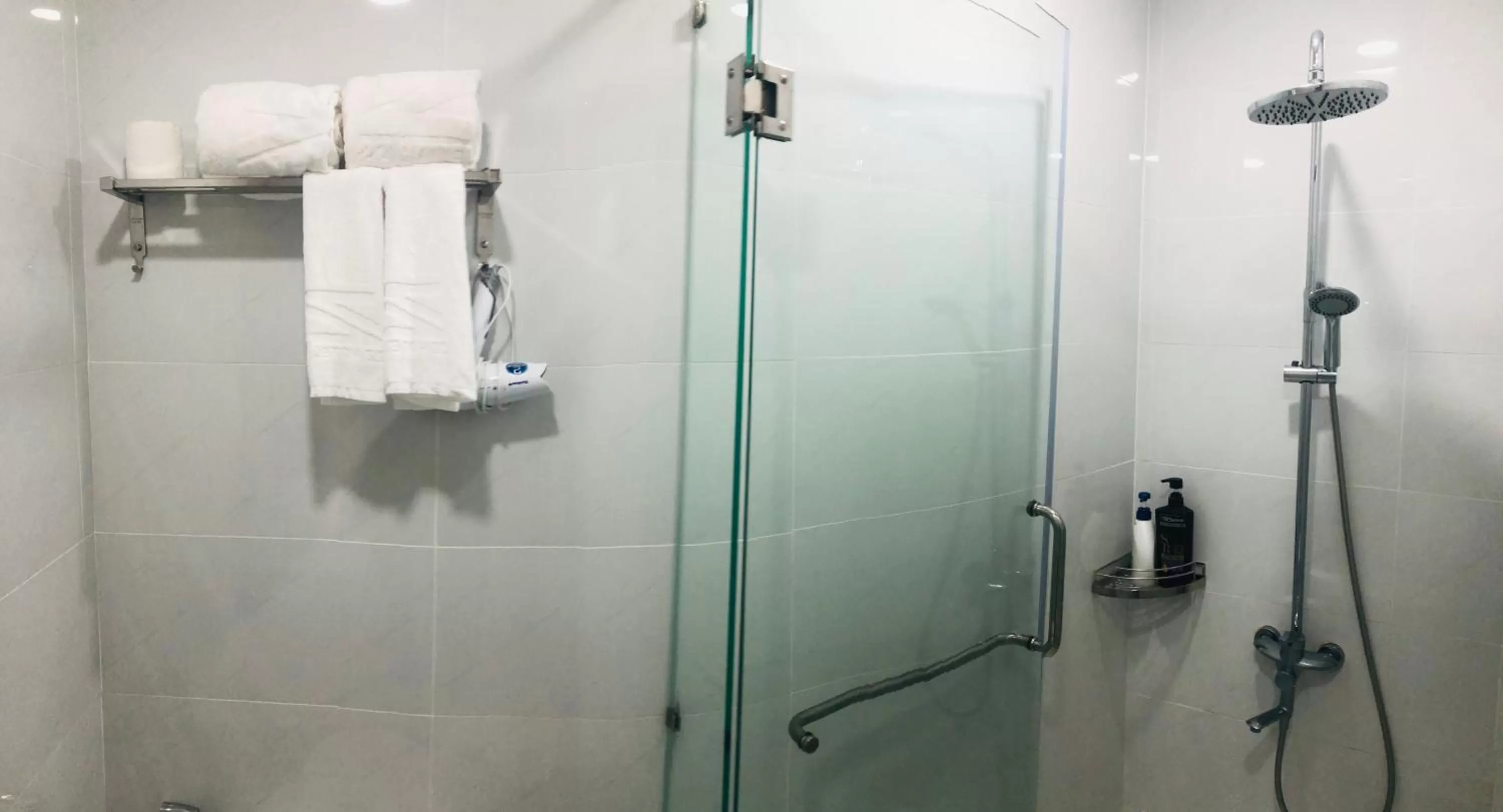 Bathroom in 2Z Hotel- 149 Lê Thị Riêng