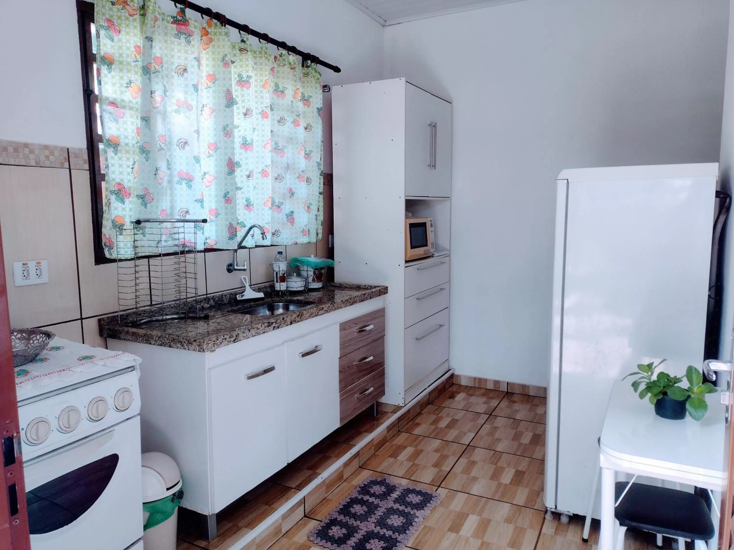 Kitchen or kitchenette in Suits - Canto do sabia