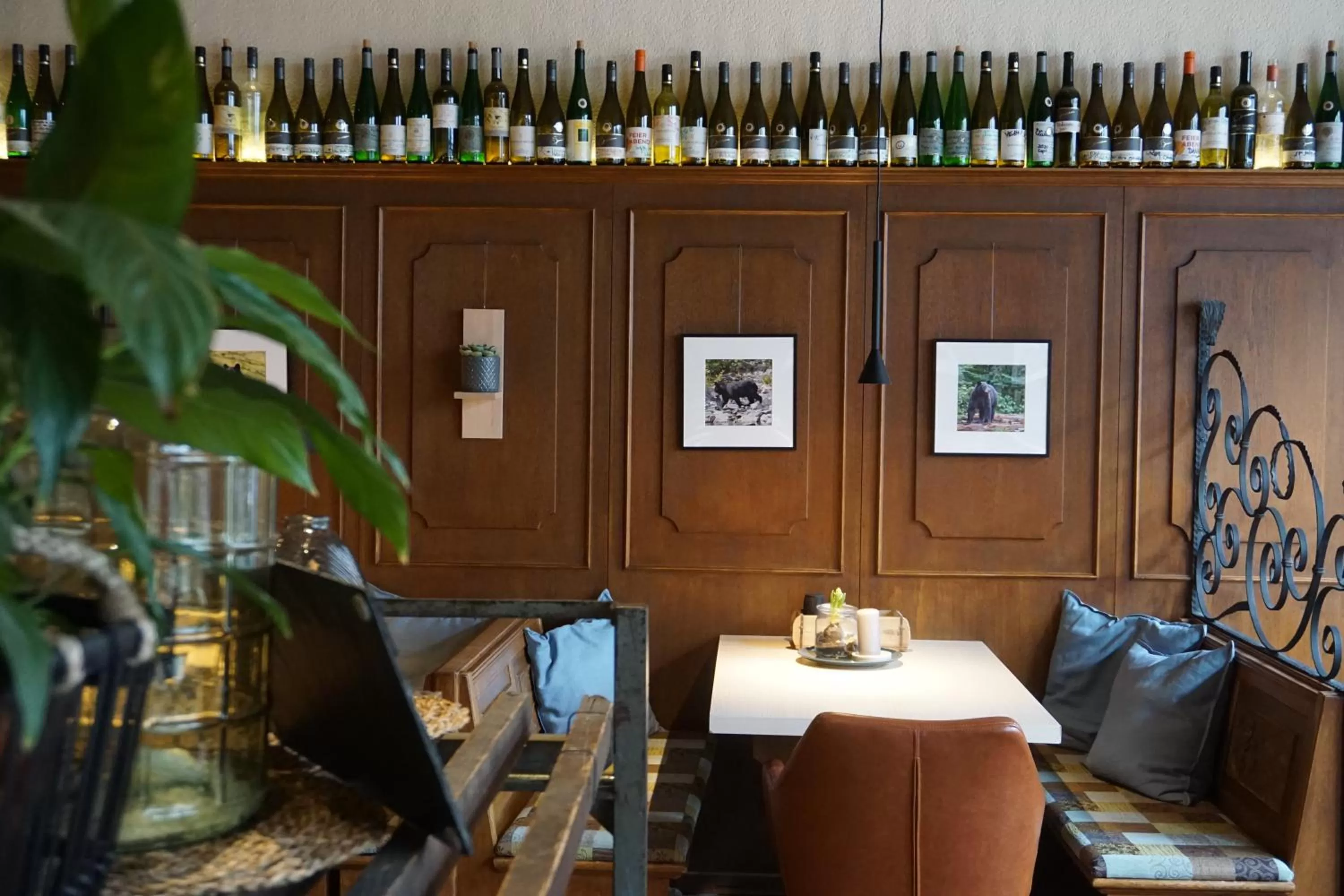 Restaurant/places to eat in Hotel & Weinhaus Zum Schwarzen Bären