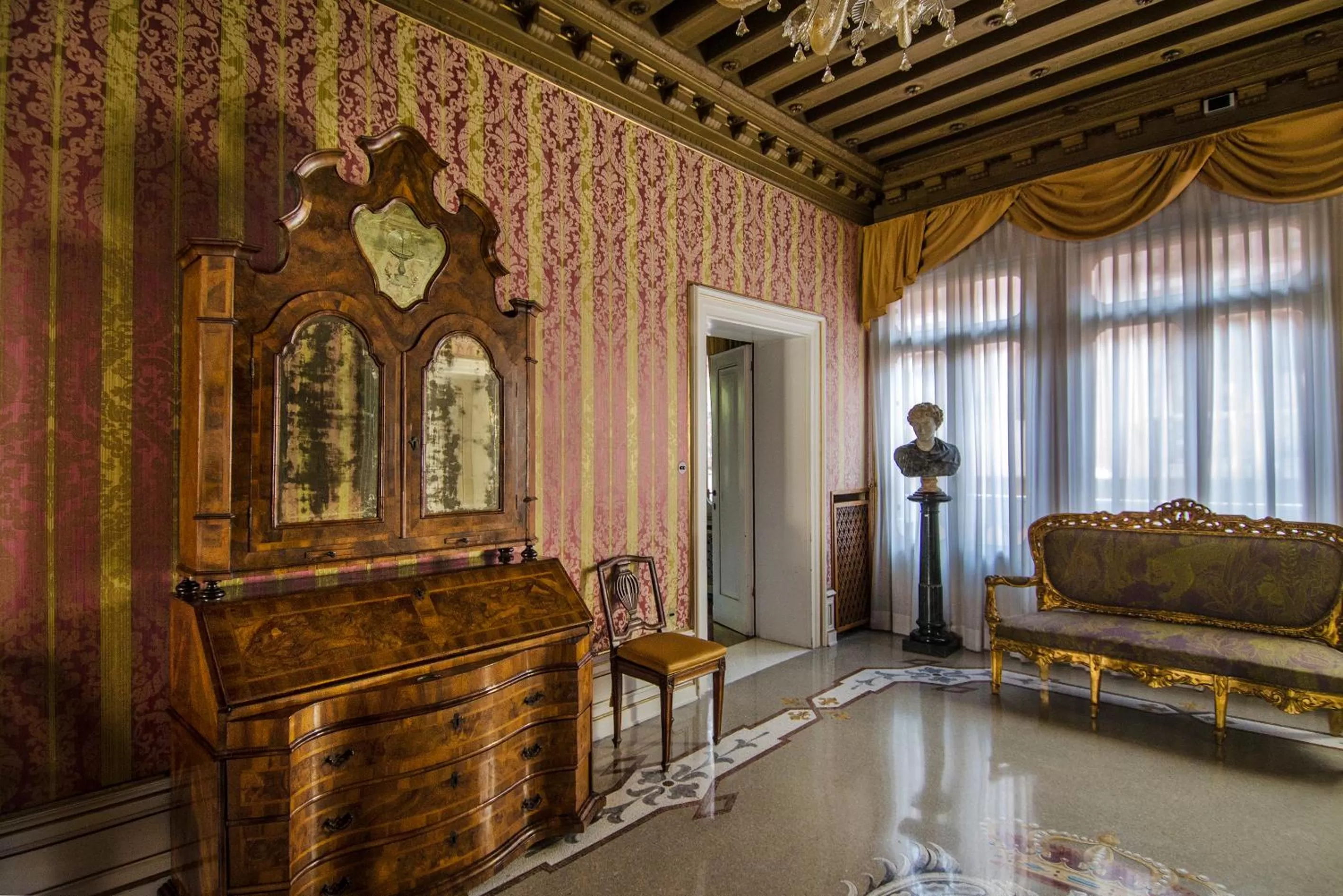 Communal lounge/ TV room in Ca' Nigra Lagoon Resort