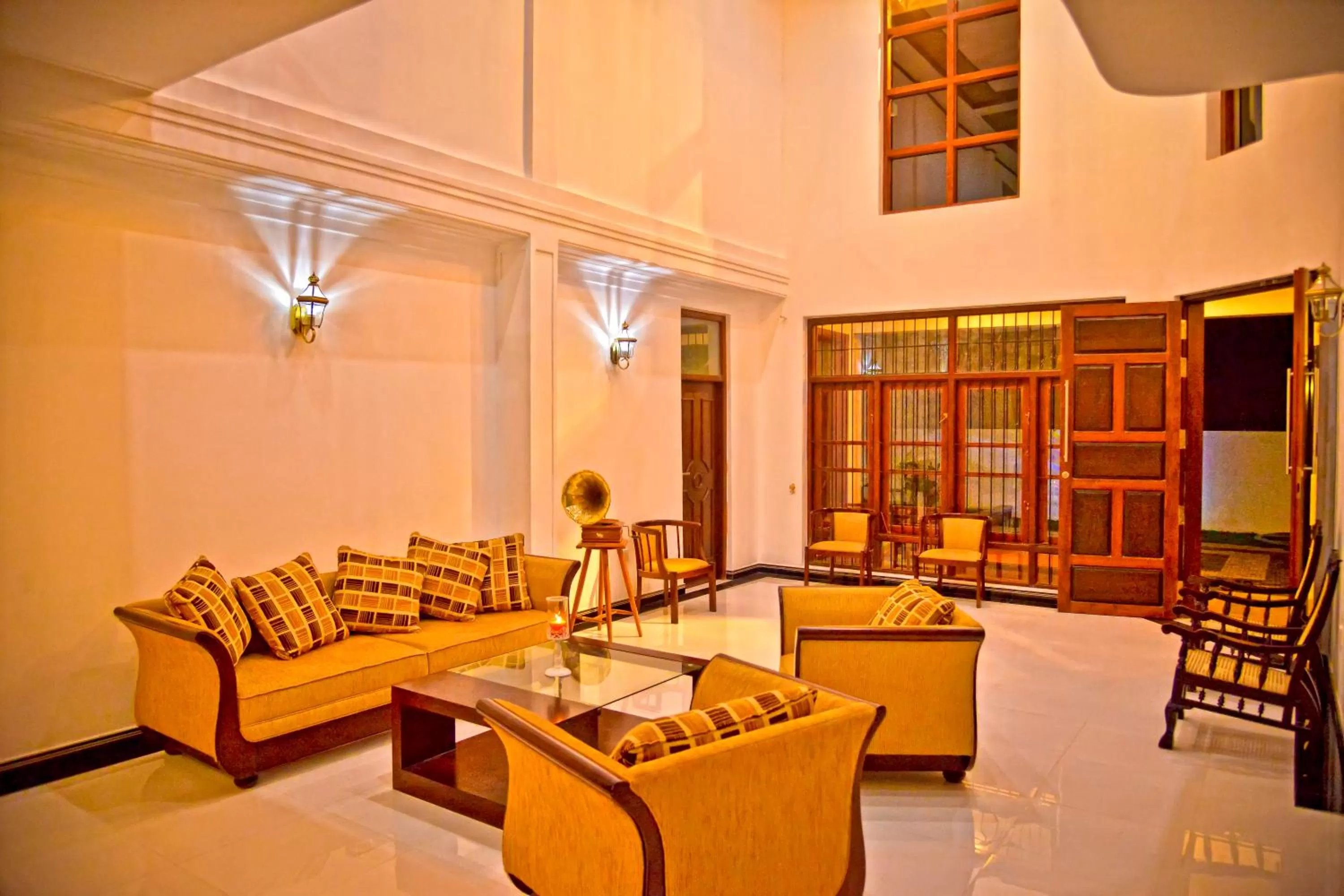 Night in Siluni's Villa