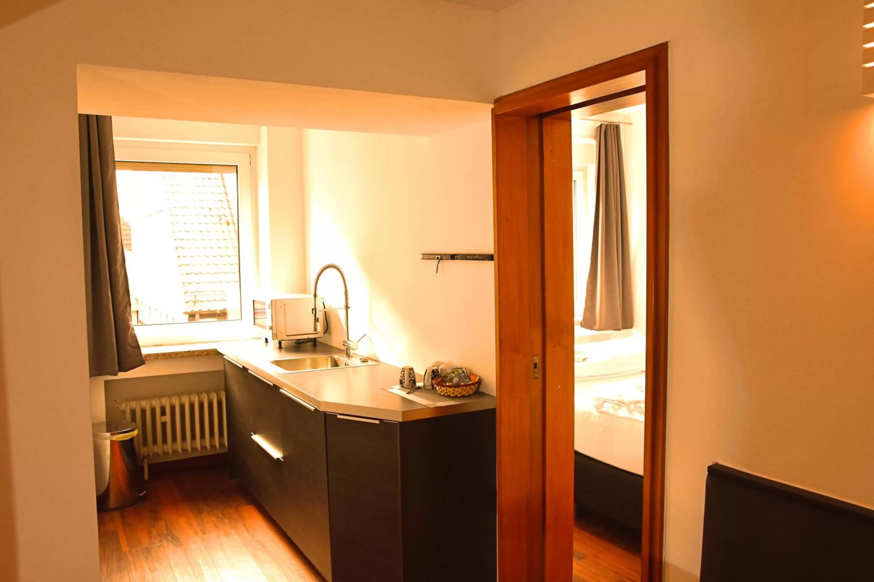 Kitchen or kitchenette, Bed in Hotel Walsroder Hof
