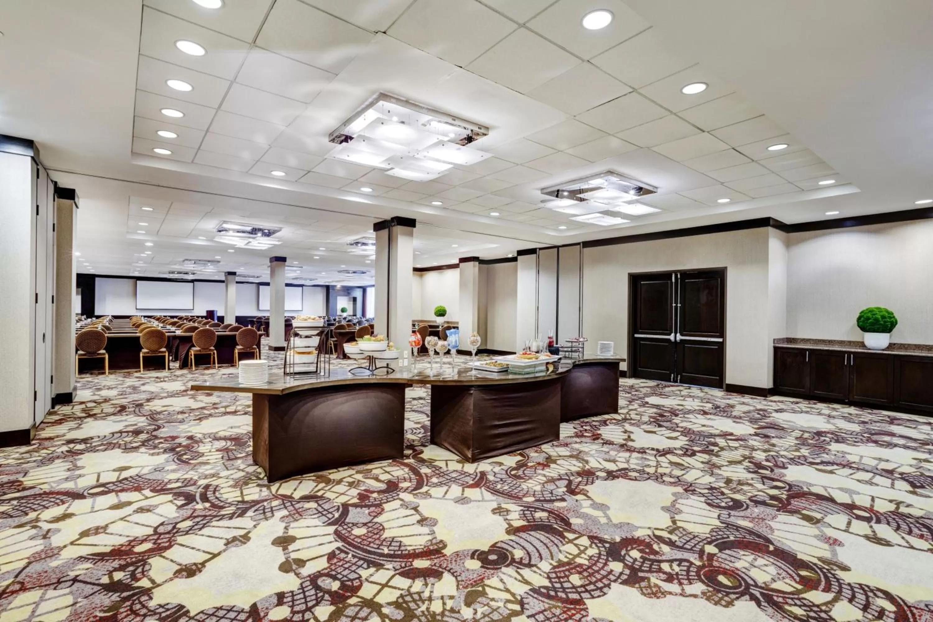 Meeting/conference room in Crowne Plaza Houston Galleria Area by IHG
