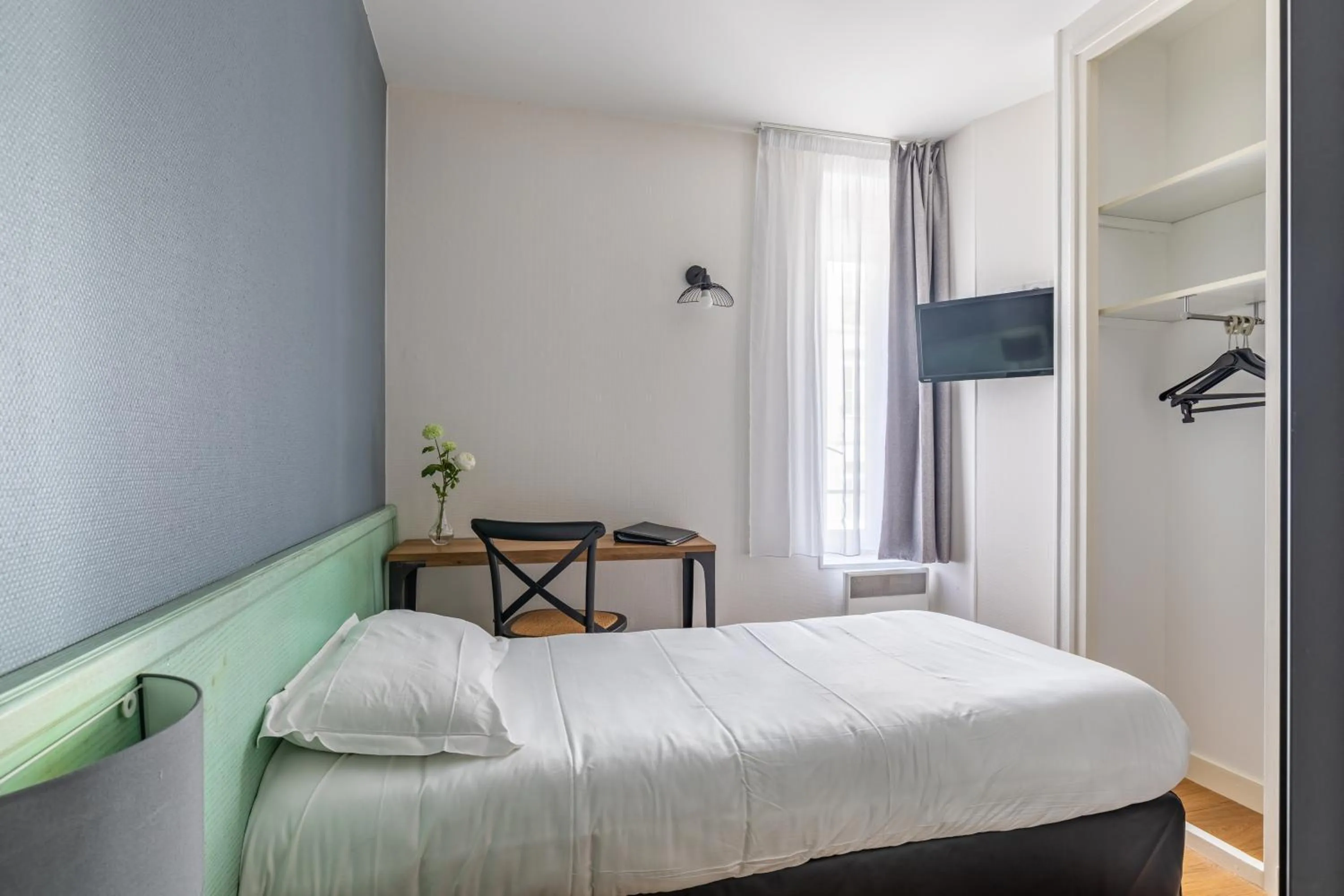 Bedroom, Bed in Atlantic Hotel Rennes Centre Gare