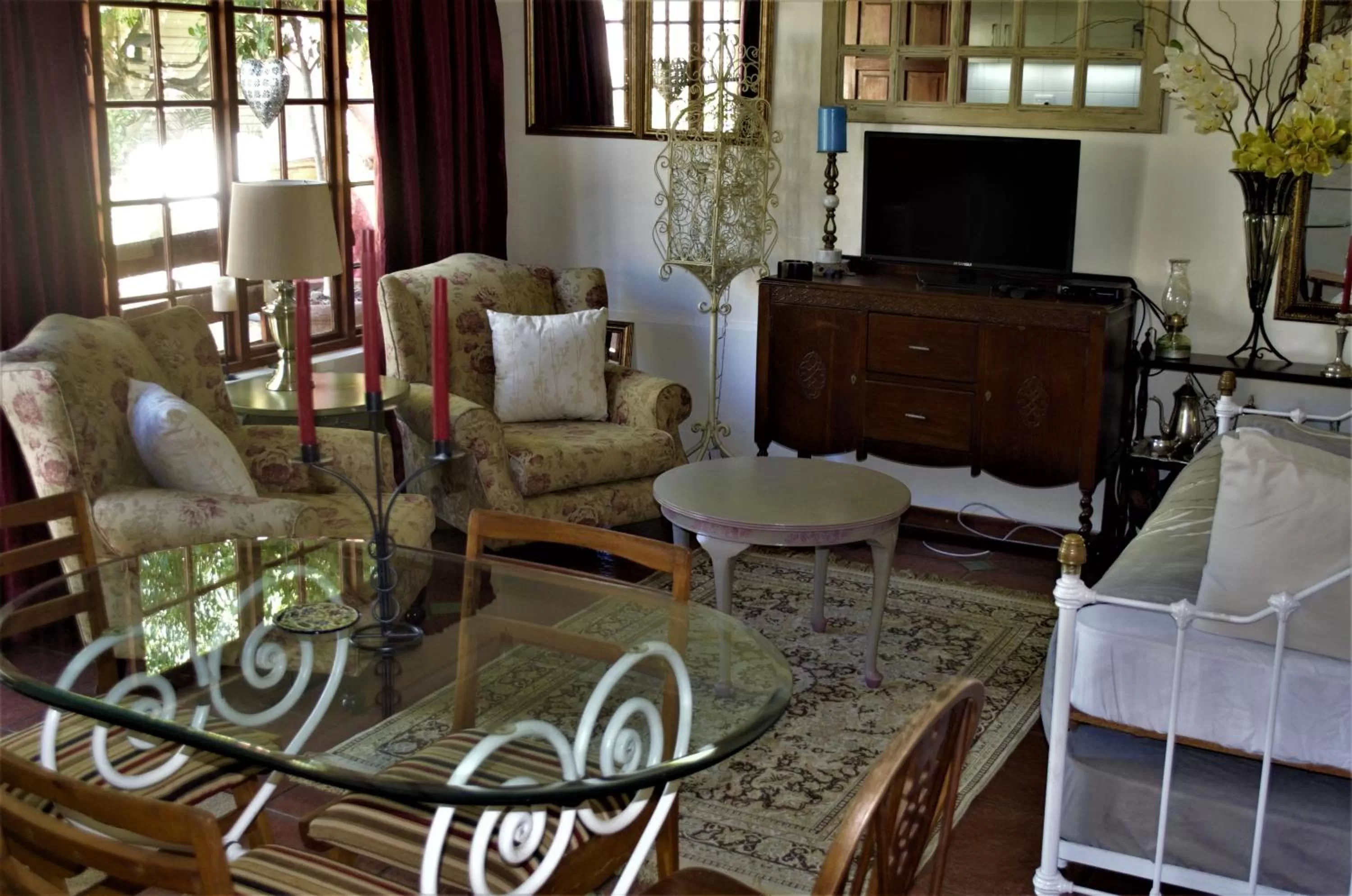 Living room in 79 On Ridge