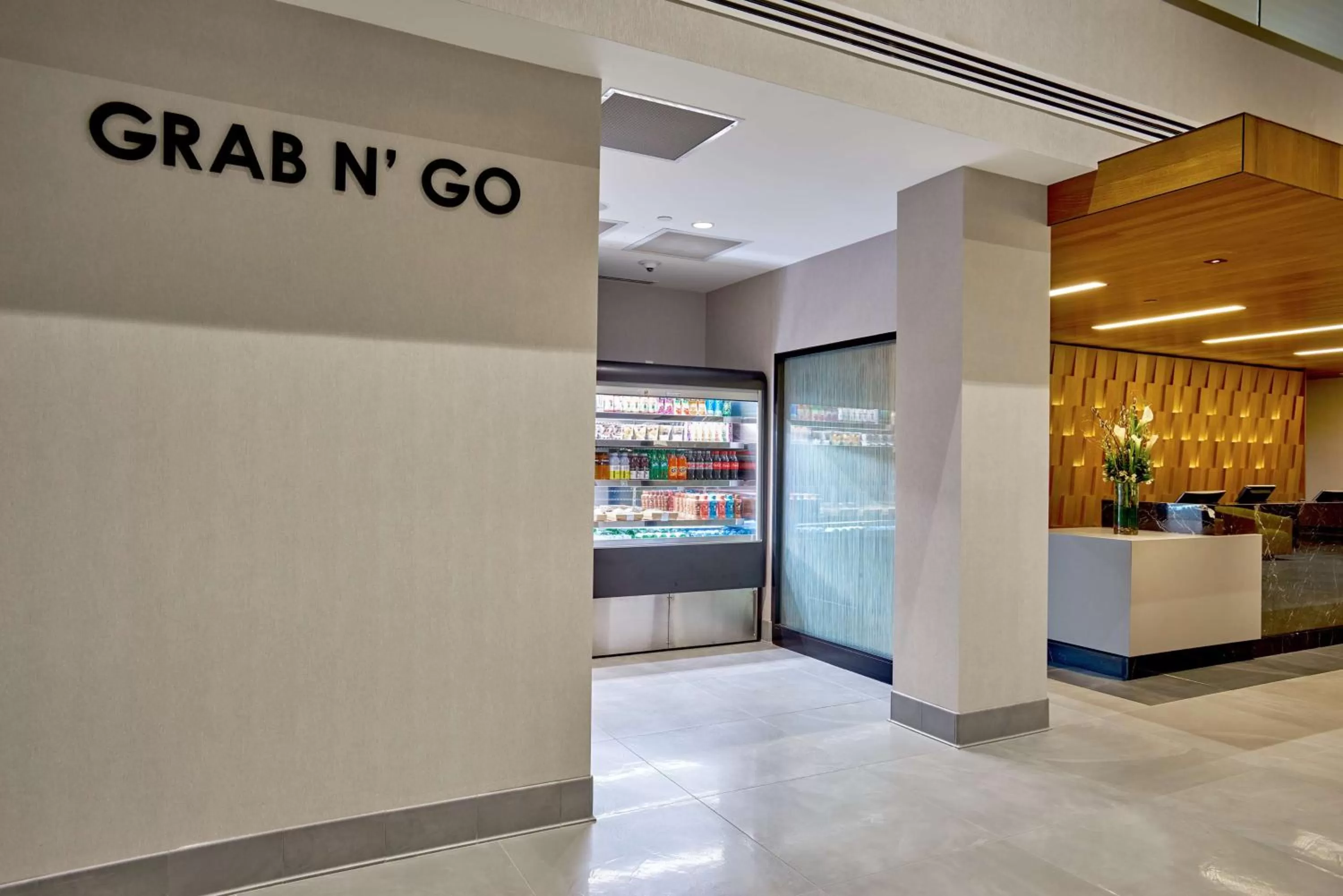 Restaurant/places to eat in Hilton Des Moines Downtown