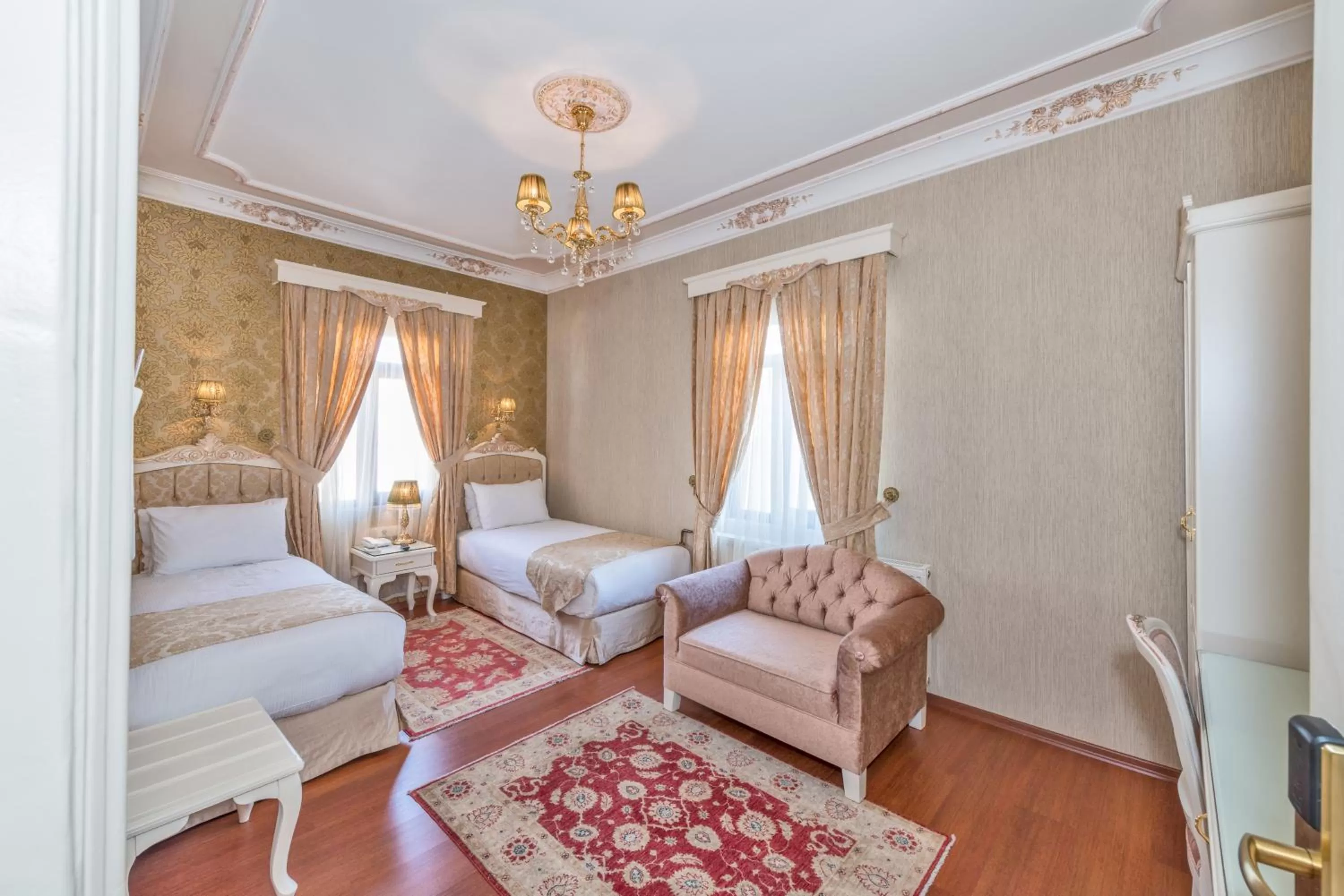 Photo of the whole room, Bed in Enderun Hotel Istanbul