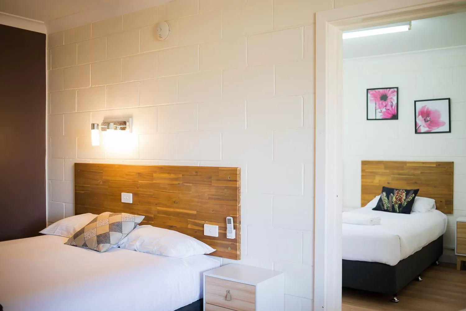 Bed in Plainsman Motel