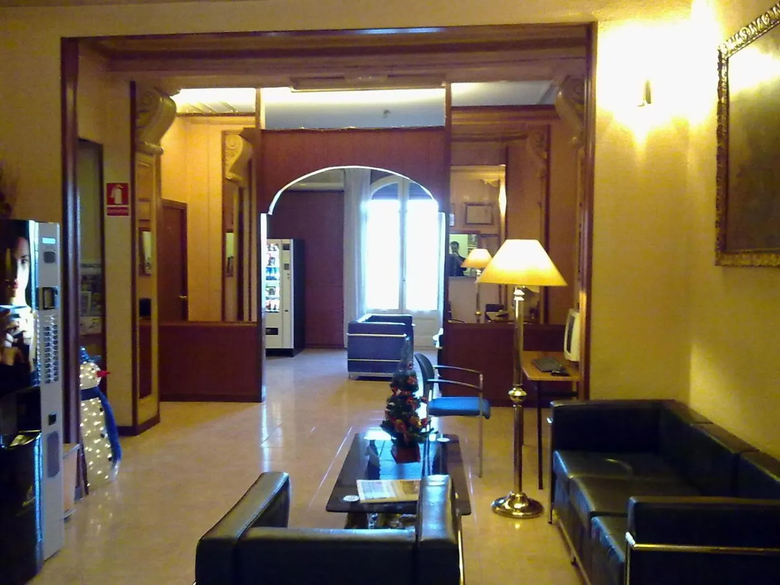 Communal lounge/ TV room in Hotel Toledano Ramblas