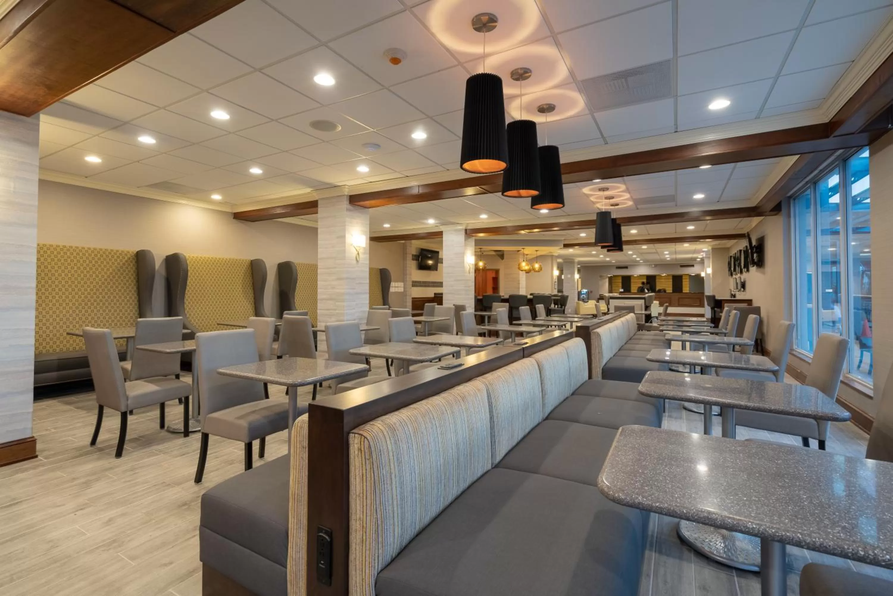 Restaurant/places to eat in Best Western Premier Airport/Expo Center Hotel
