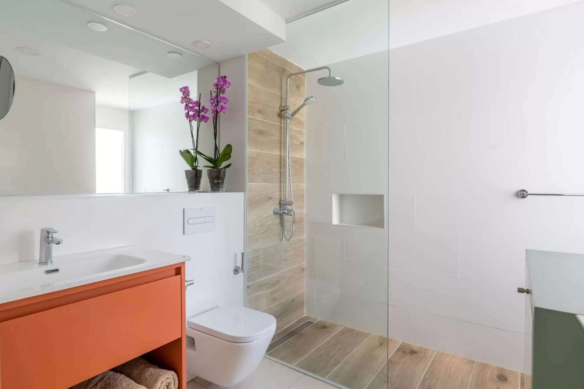 Bathroom in Nazaret Apartments