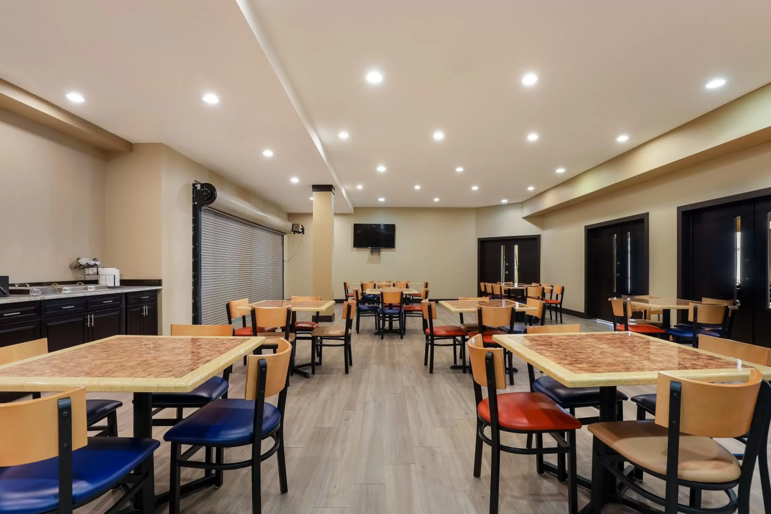 Breakfast in MainStay Suites Fitchburg - Madison