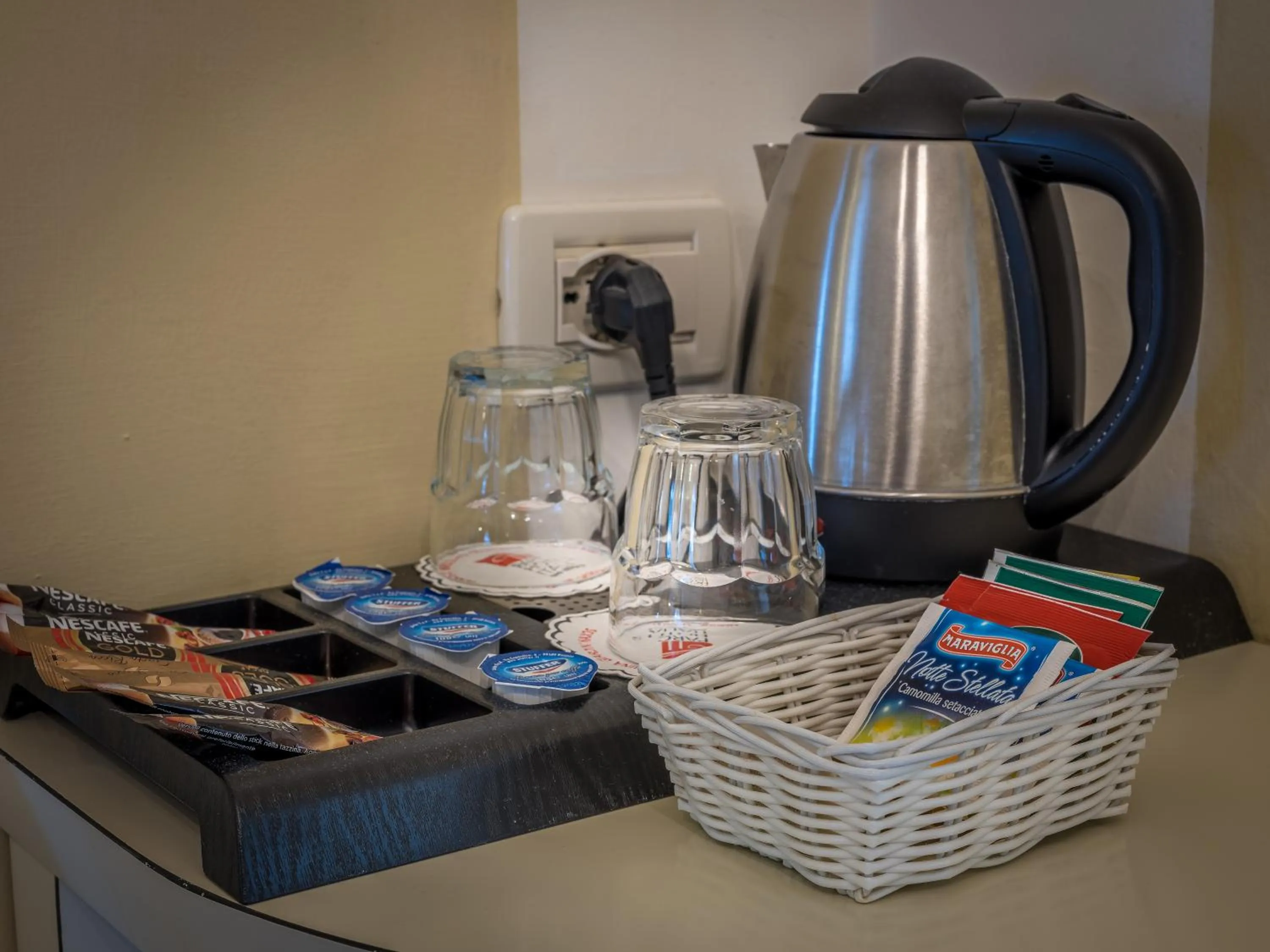 Coffee/tea facilities in Parc Hotel Germano Suites & Apartments