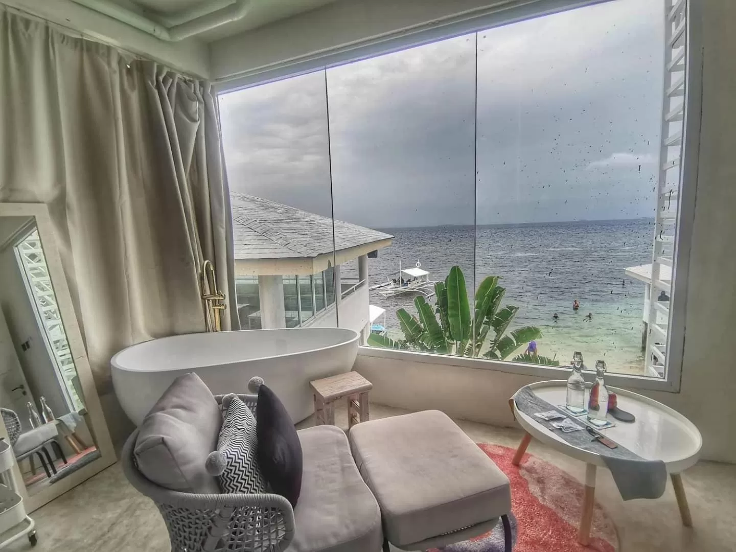 Living room in Sugarsea Inn & Dive shop