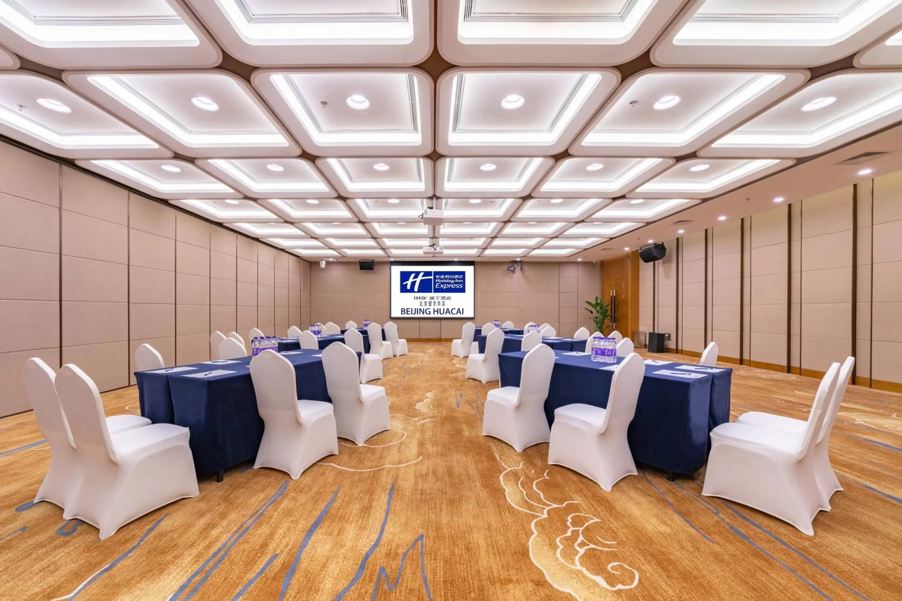 Meeting/conference room in Holiday Inn Express Beijing Wangjing Center by IHG