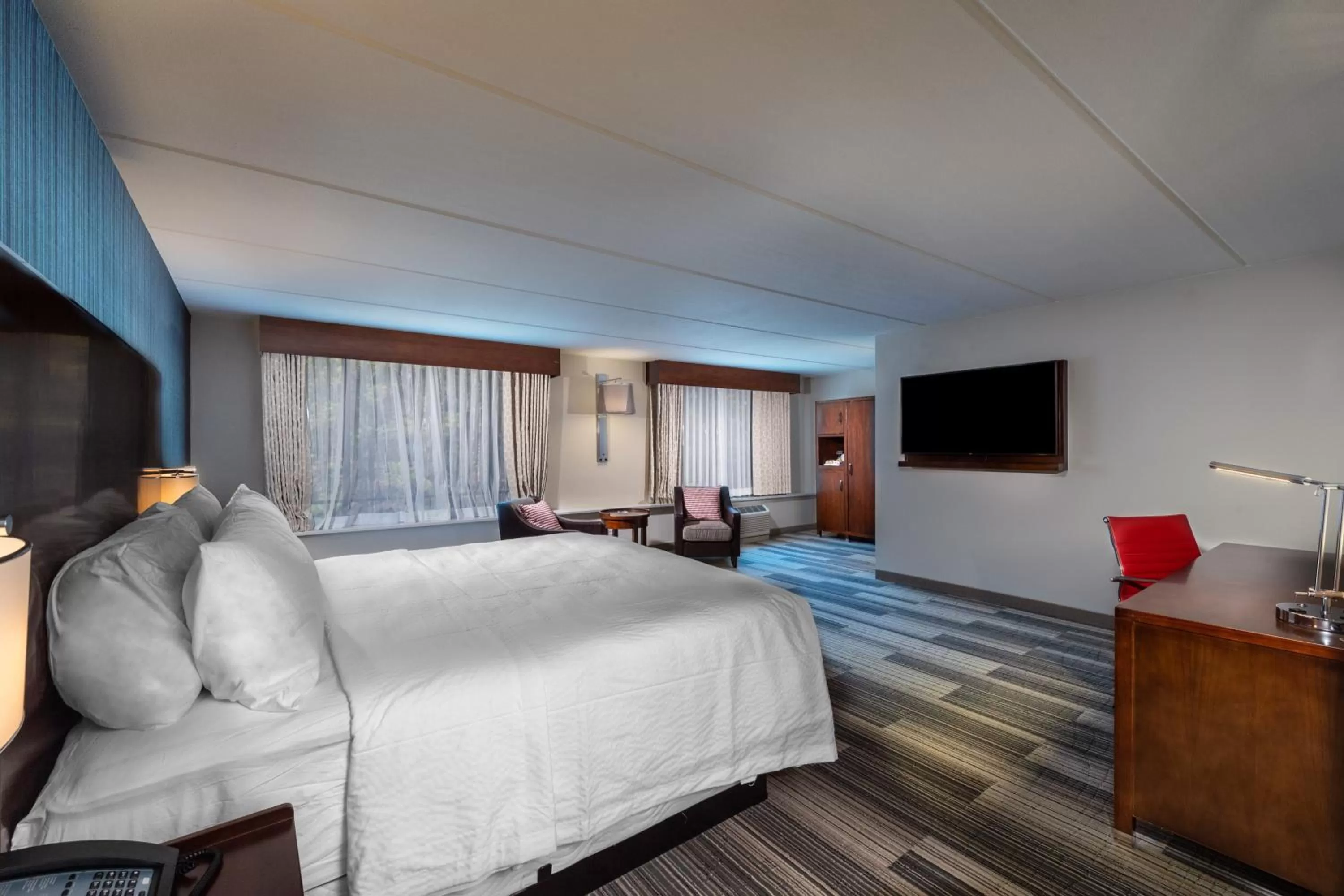 Photo of the whole room, Bed in Four Points by Sheraton Atlanta Airport West