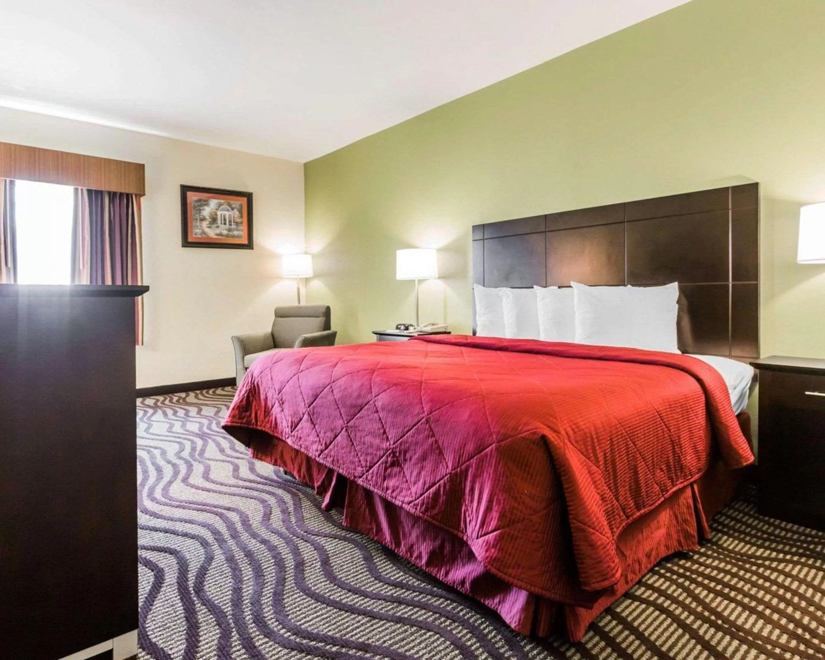 Photo of the whole room, Bed in Quality Inn & Suites North Montgomery