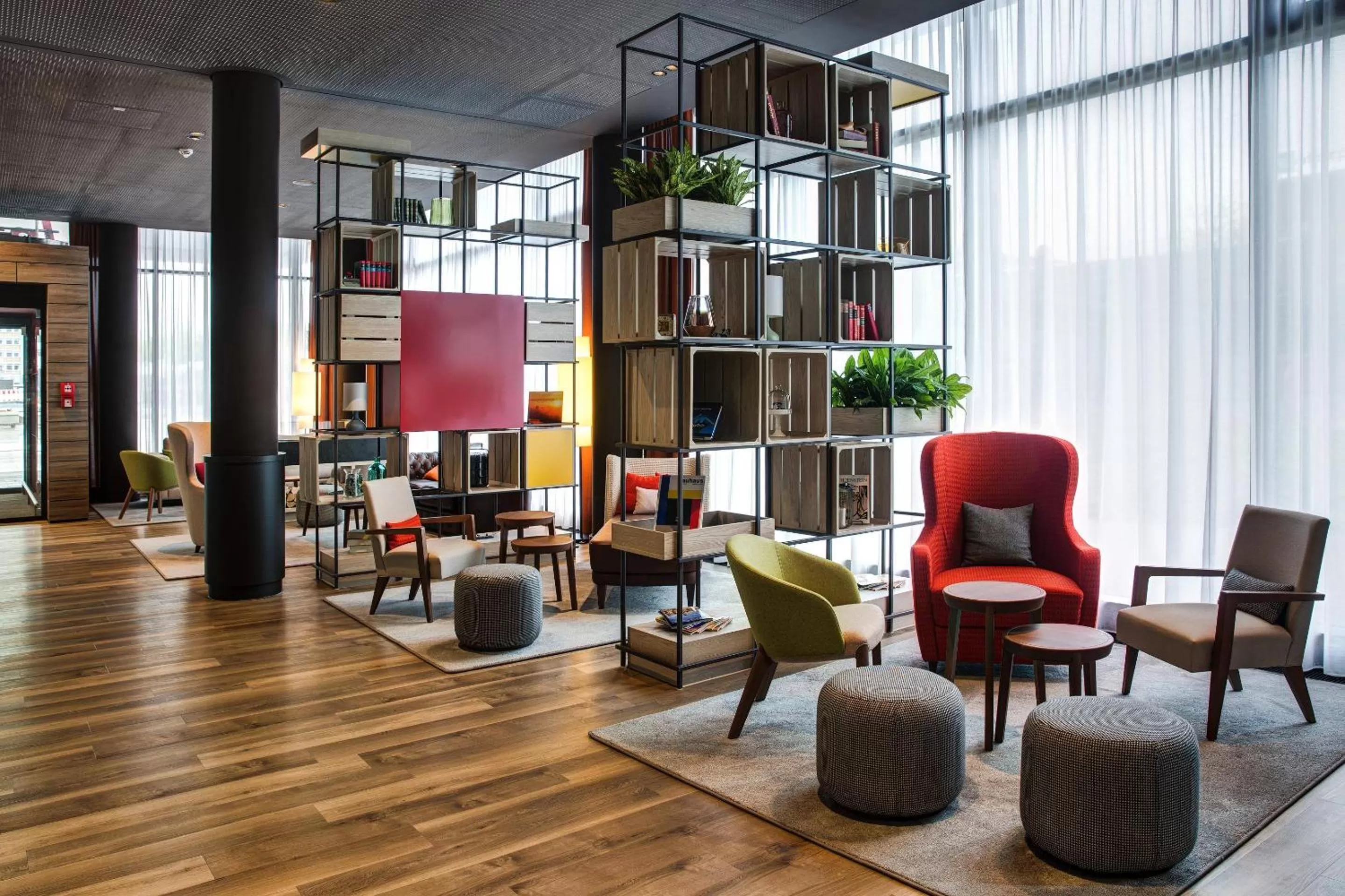 Lobby or reception in IntercityHotel Duisburg