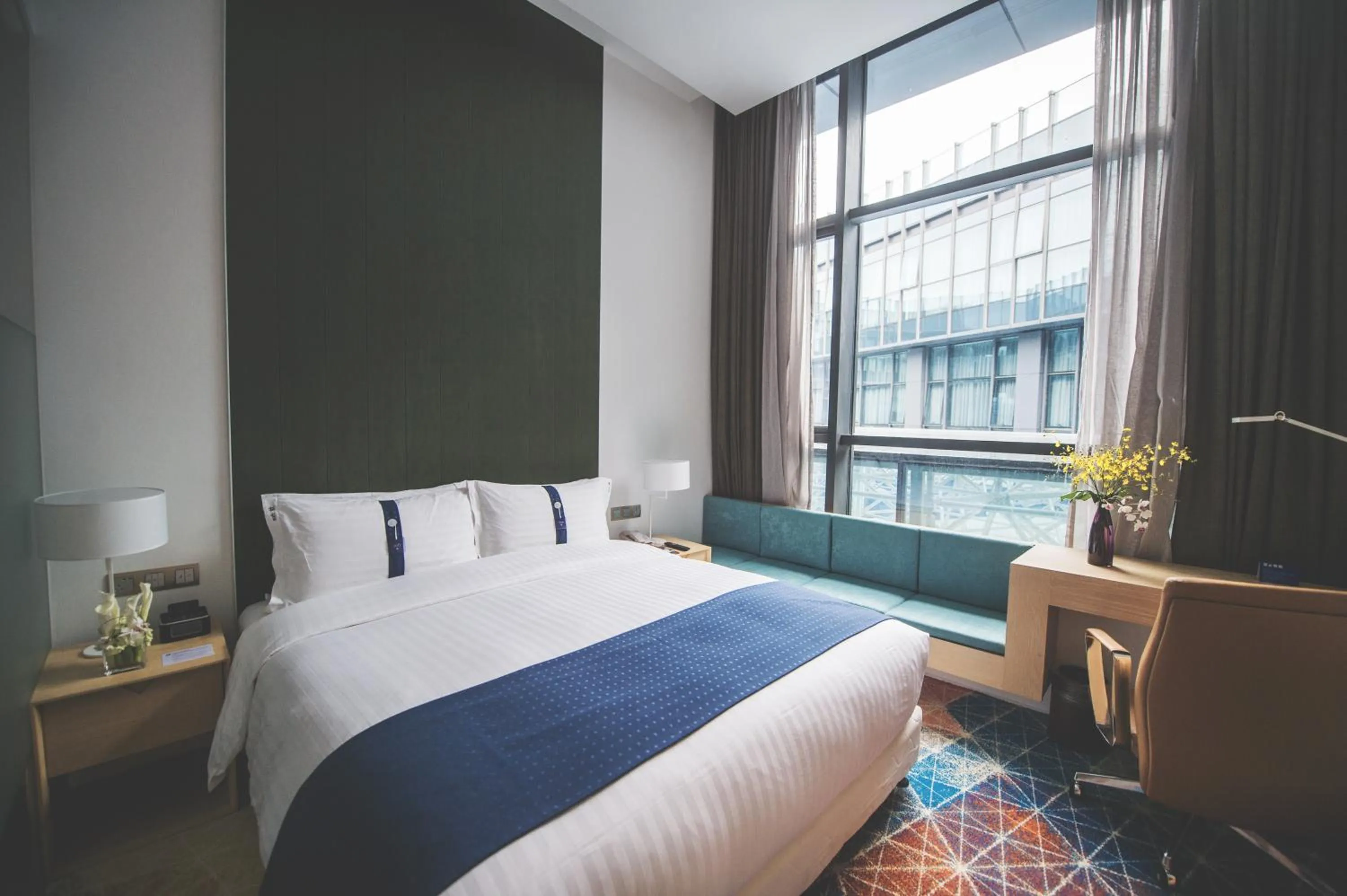 Bedroom, Bed in Holiday Inn Express Shanghai Songjiang Fangta by IHG