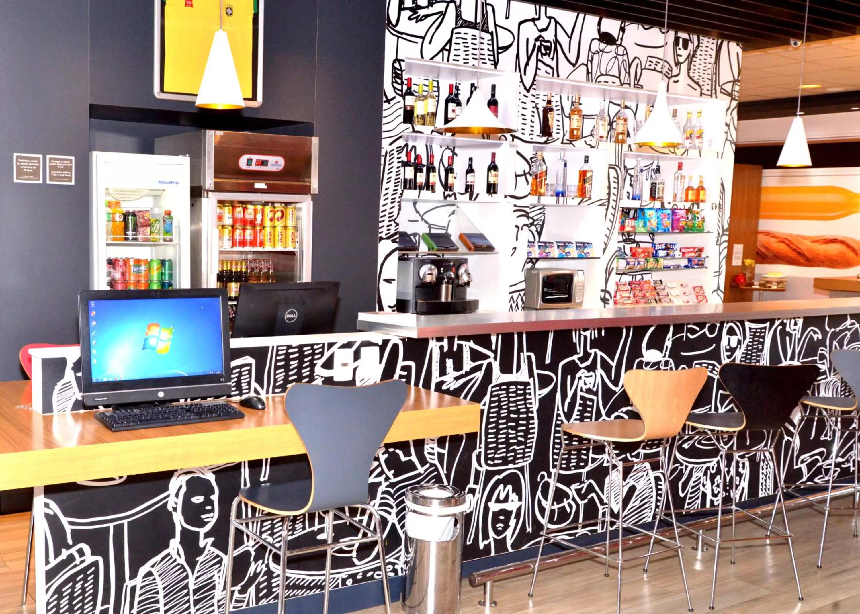 Restaurant/places to eat in ibis Jatai