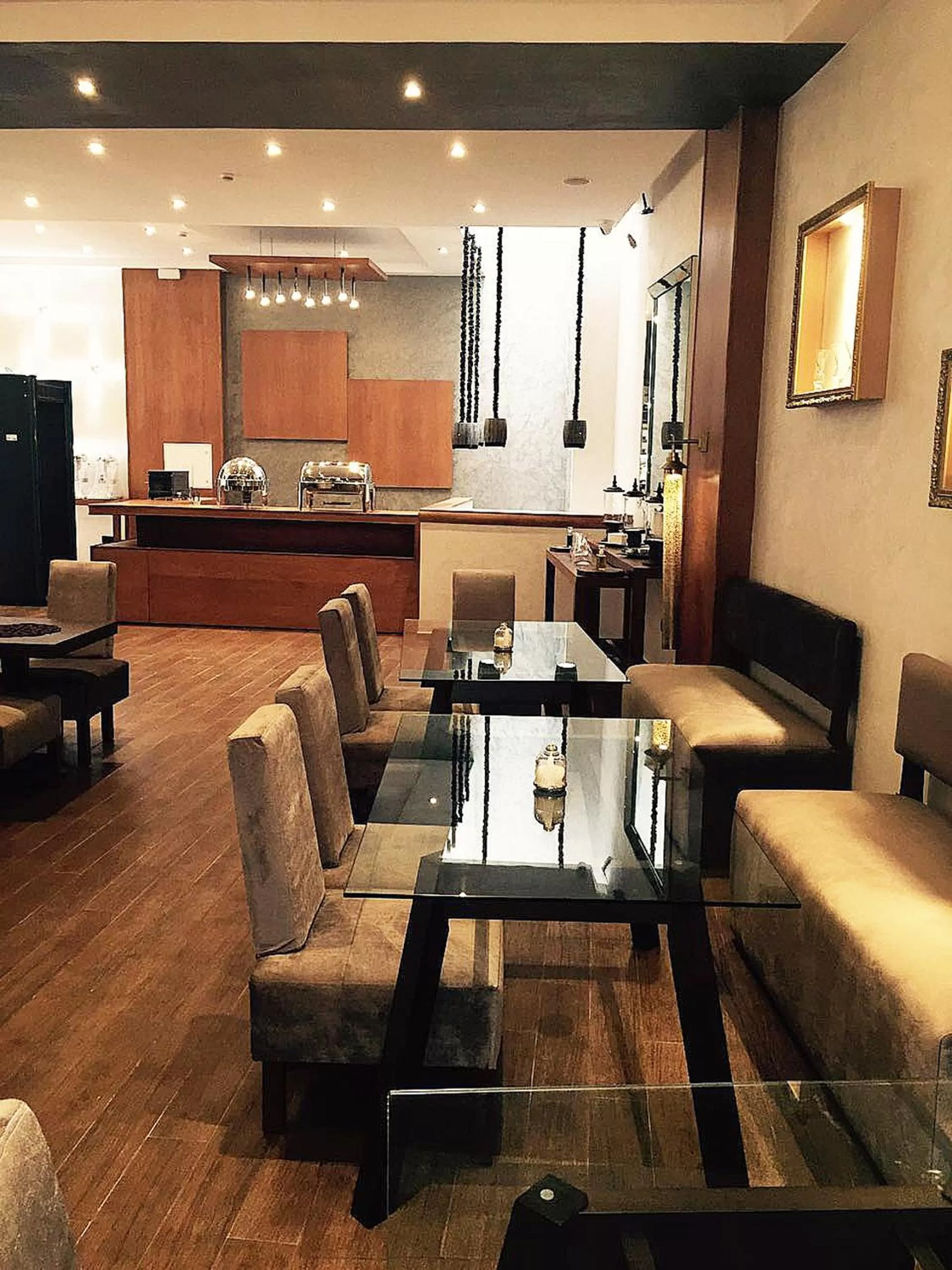 Restaurant/places to eat in The Seven Hotel