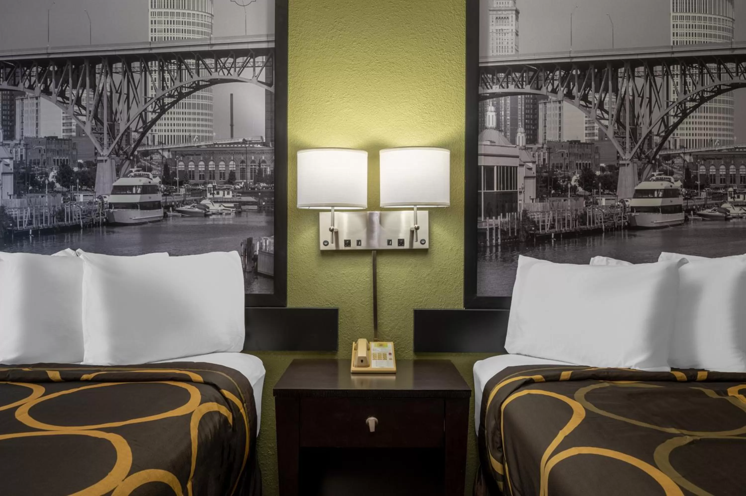 Bedroom, Bed in Super 8 by Wyndham Perrysburg-Toledo