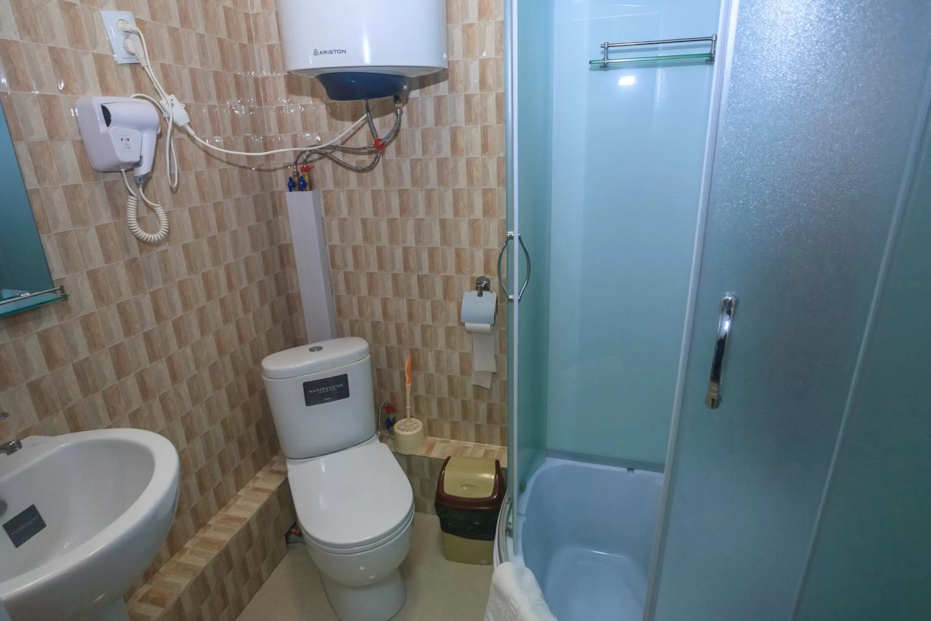 Shower, Bathroom in Sunkar Hotel