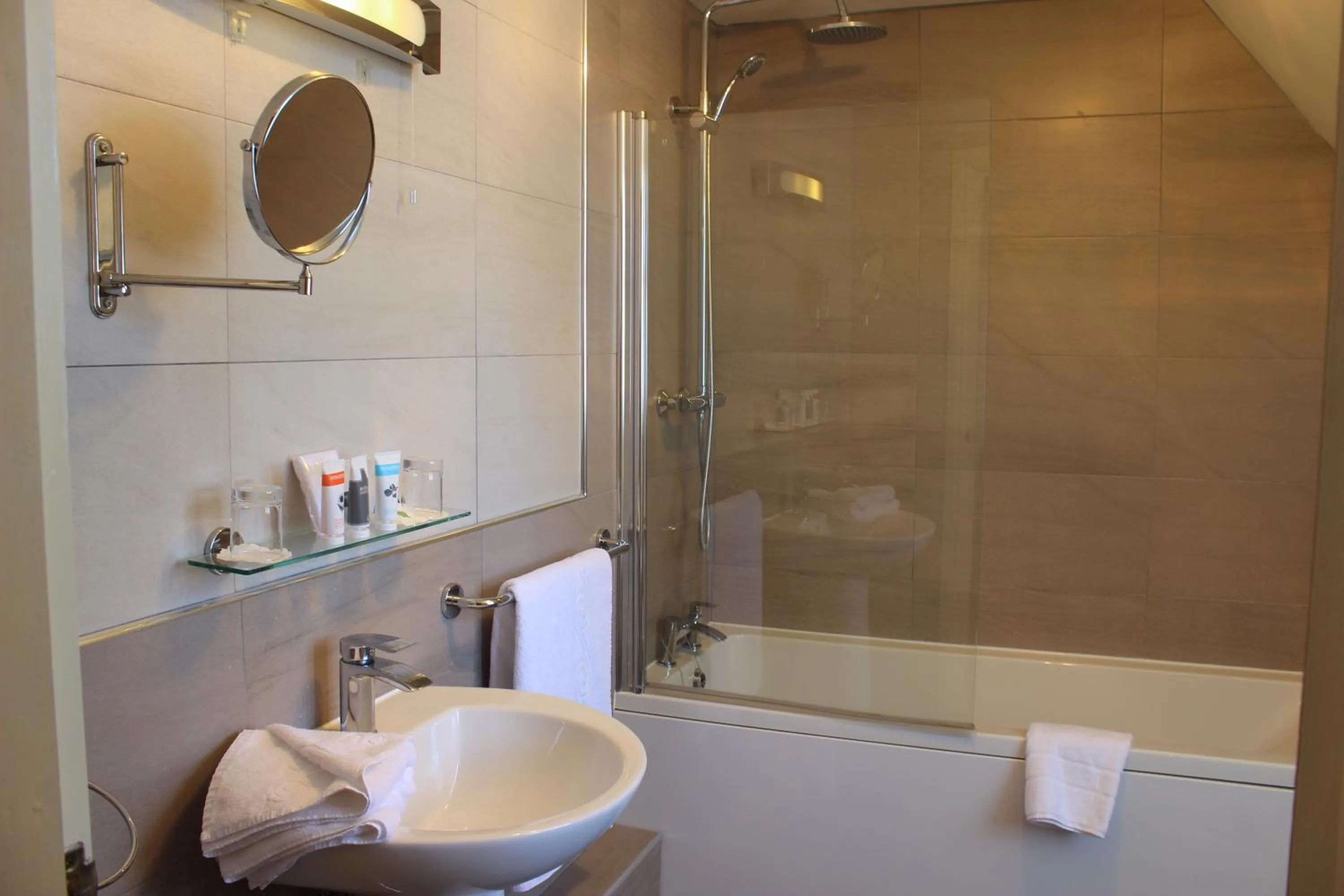 Shower in Weston Hall Hotel Sure Hotel Collection by Best Western