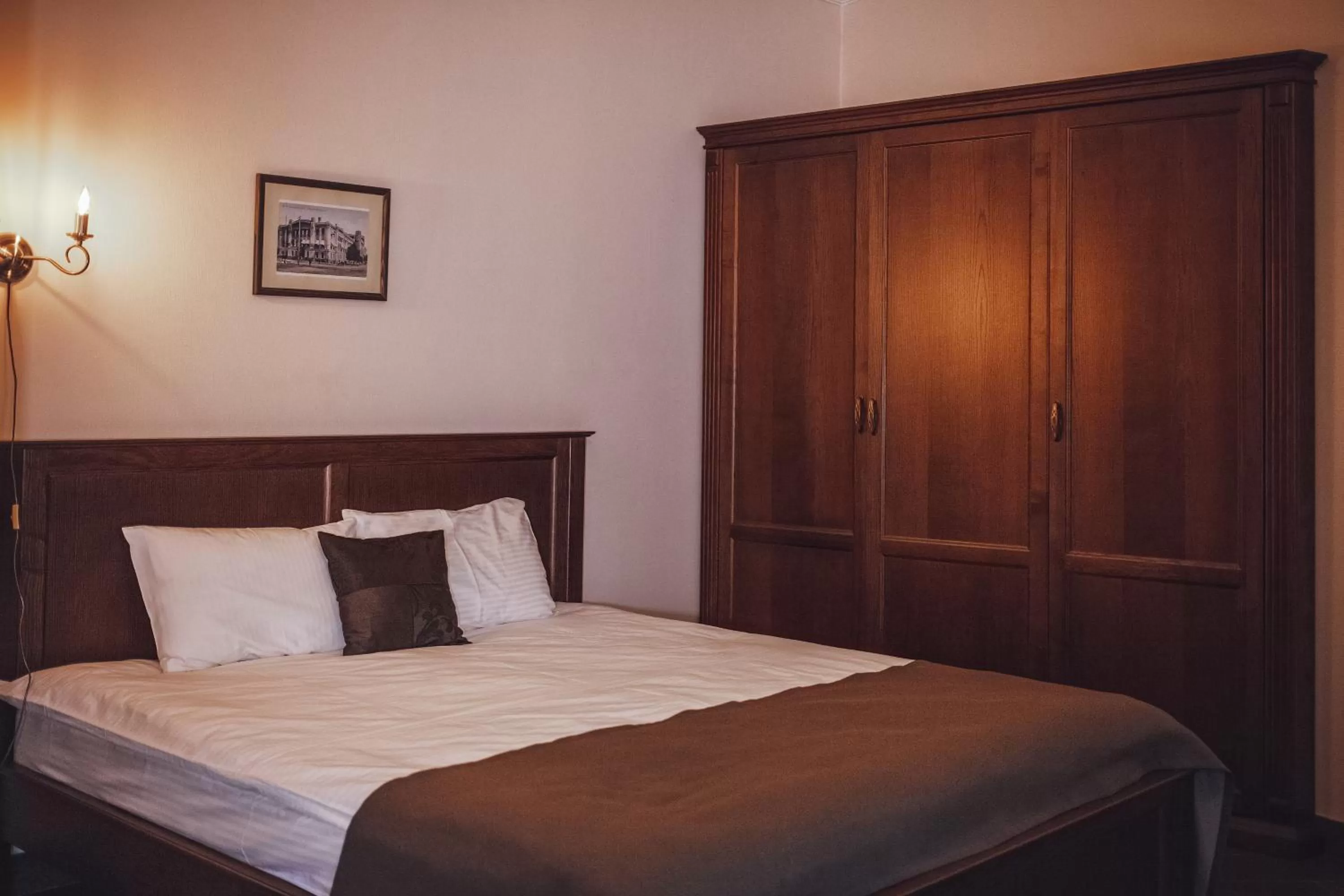 Bedroom, Bed in Ekaterinoslav