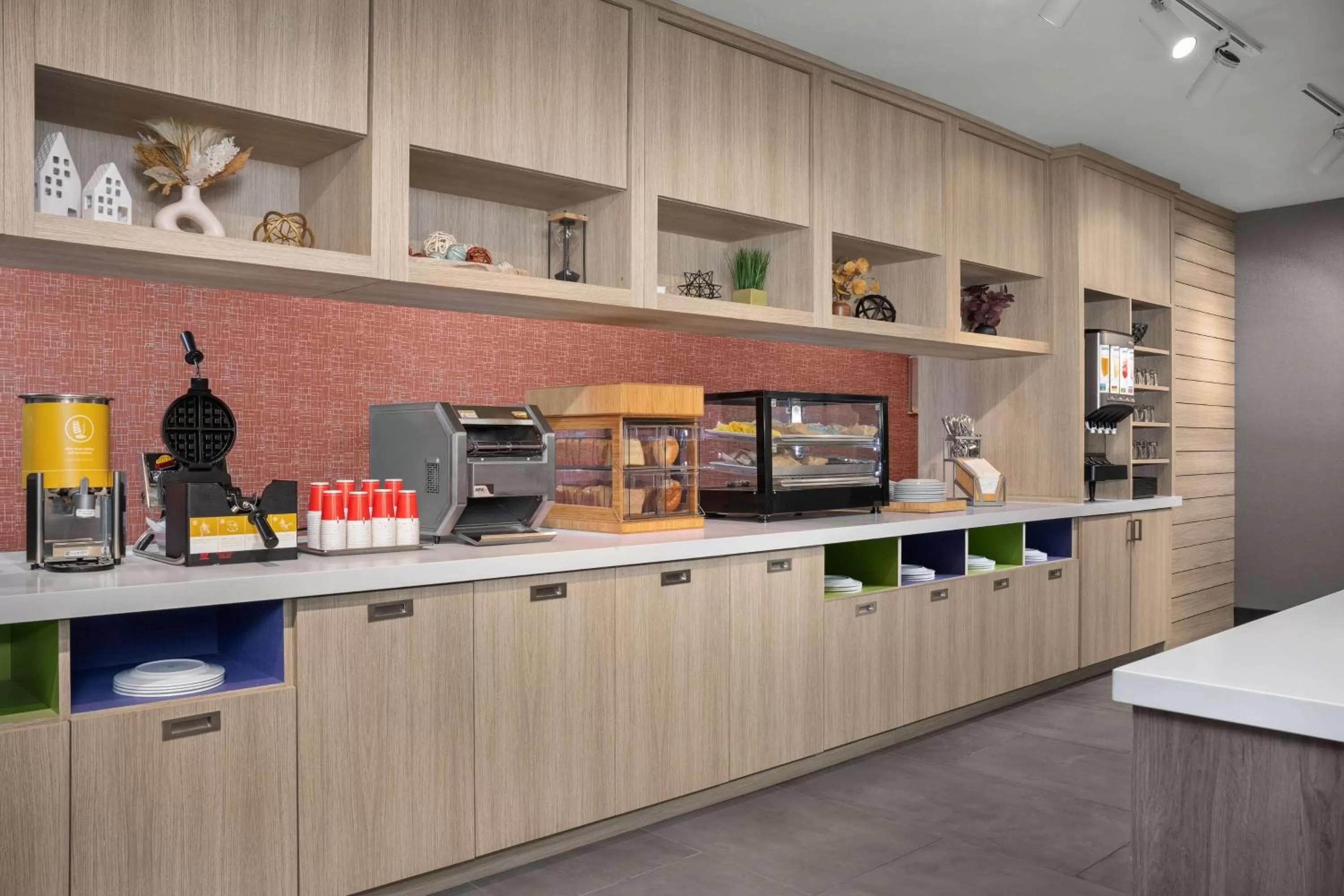 Breakfast in Home2 Suites By Hilton Cullman