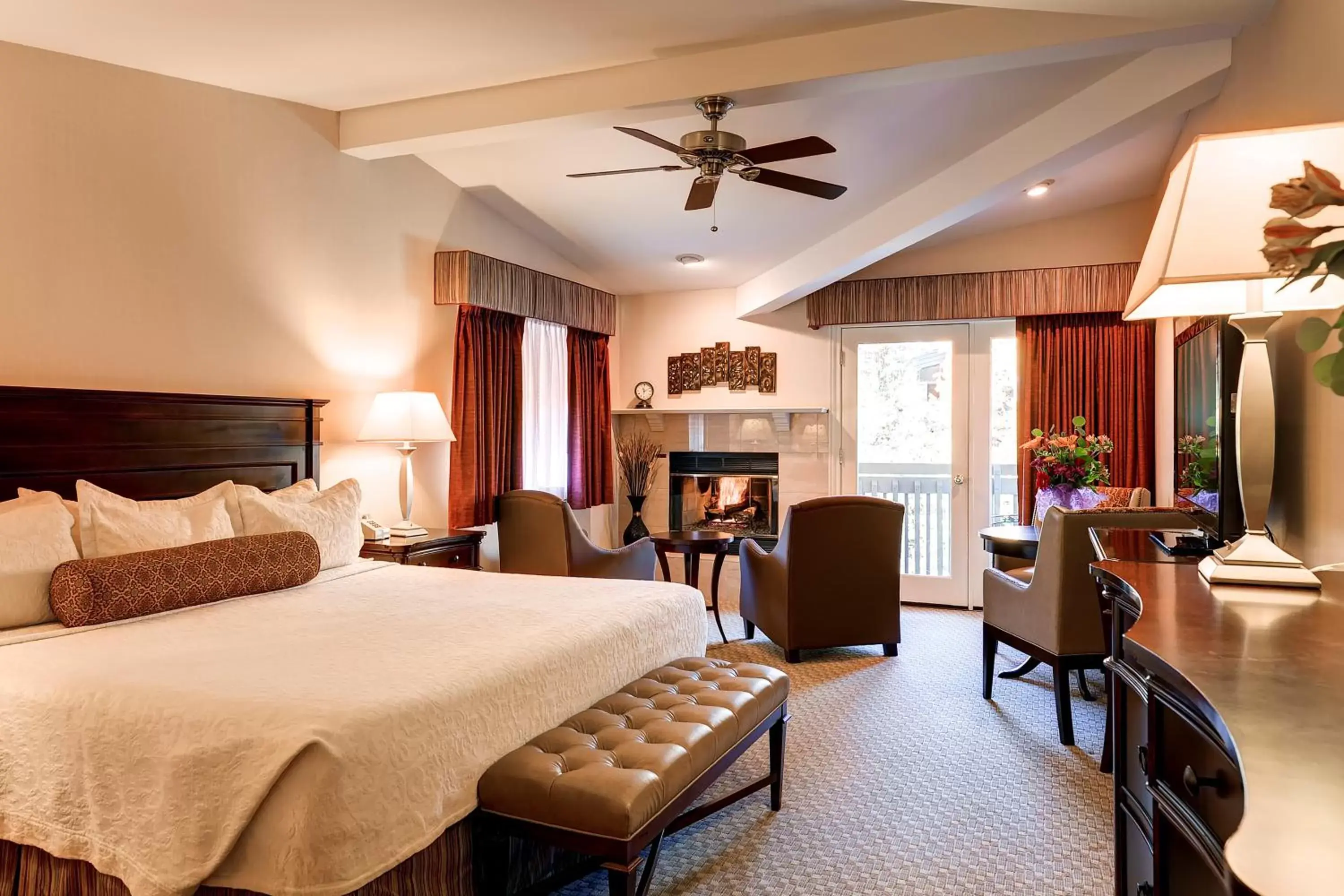 Deluxe Room with Fireplace in Sitzmark Vail Deluxe Room with Fireplace in Sitzmark Vail