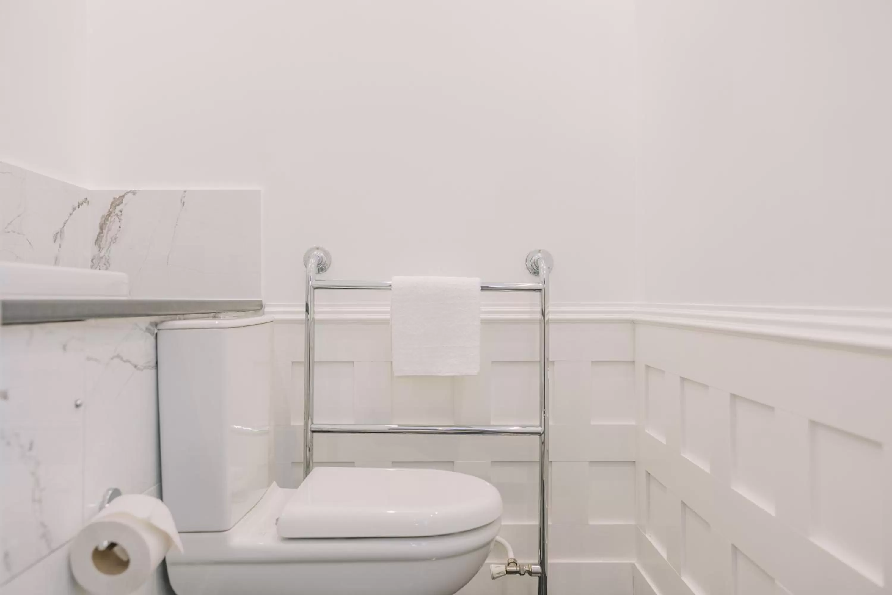 Toilet in Muthu Belstead Brook Hotel