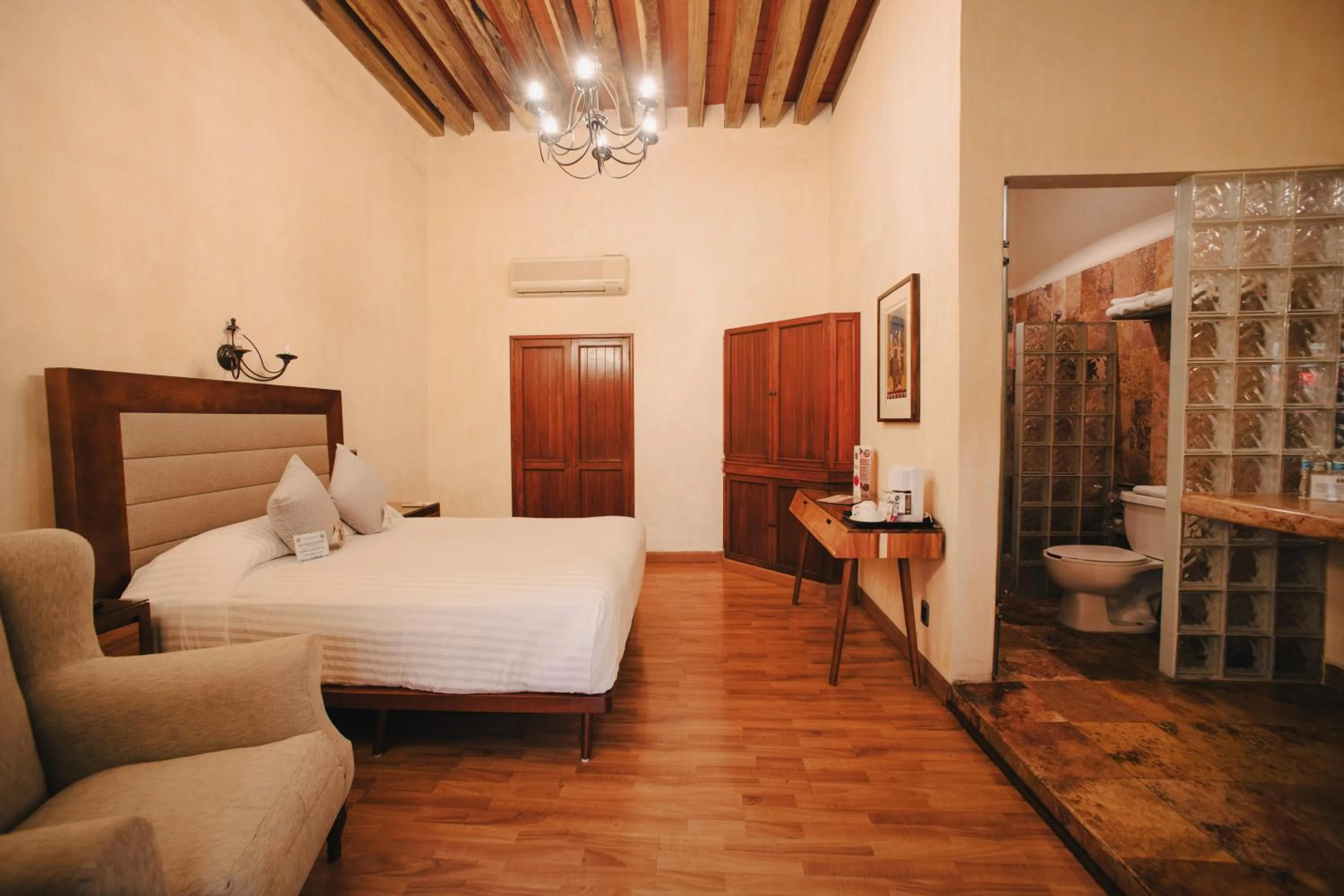 Bed in Hotel Casa Antigua