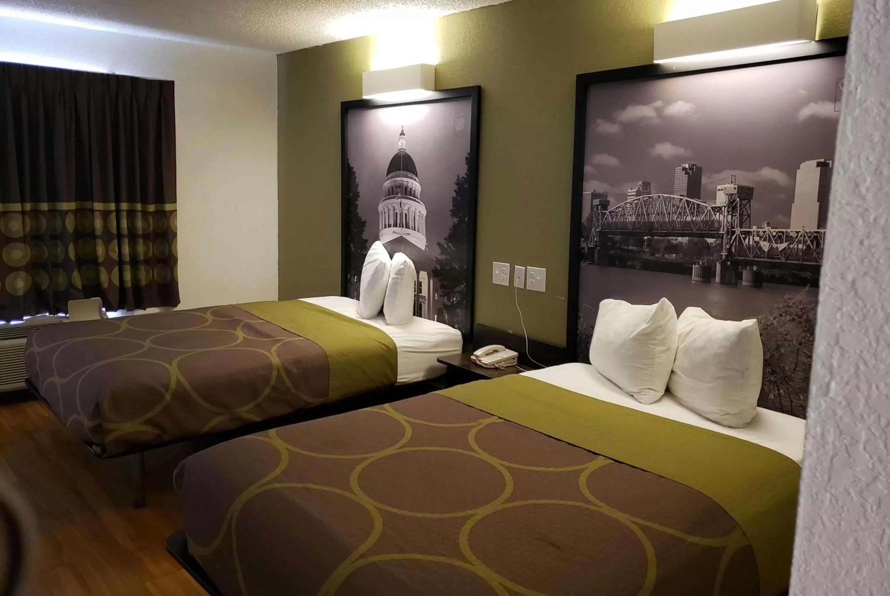 Photo of the whole room, Bed in Super 8 by Wyndham Fort Smith