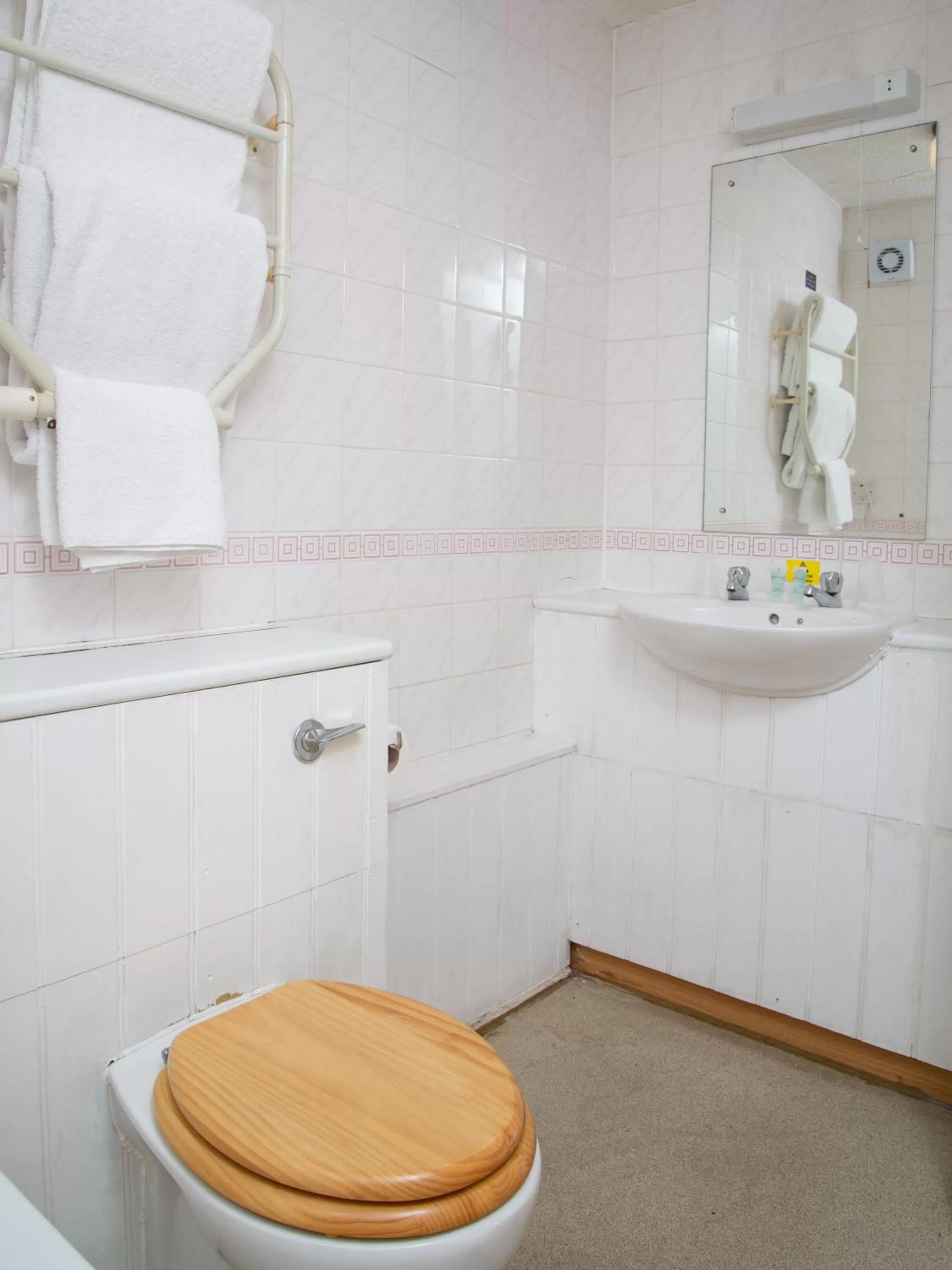 Bathroom in Royal Hotel, Bar & Grill