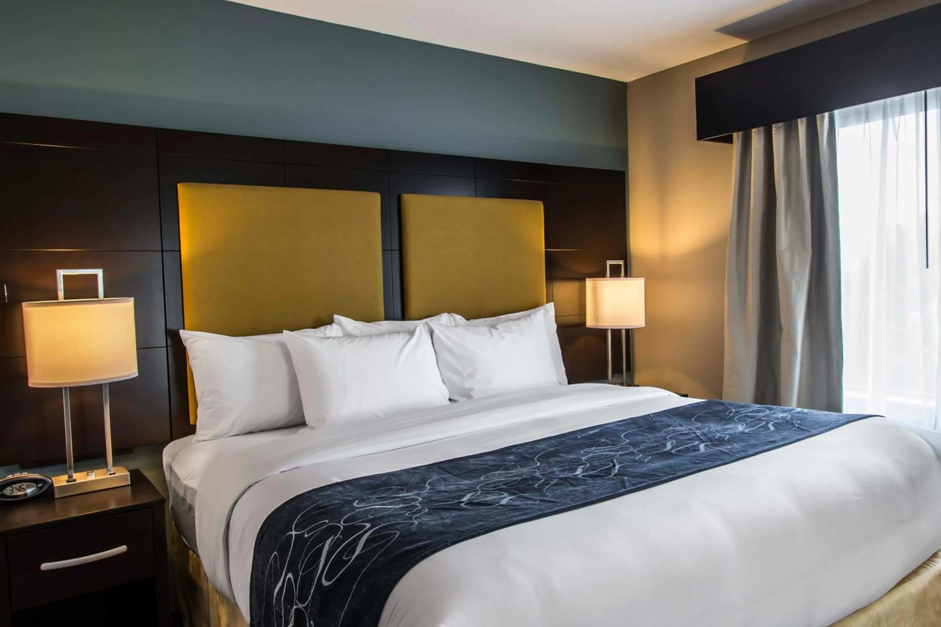 Bed in Comfort Suites Fort Lauderdale Airport South & Cruise Port