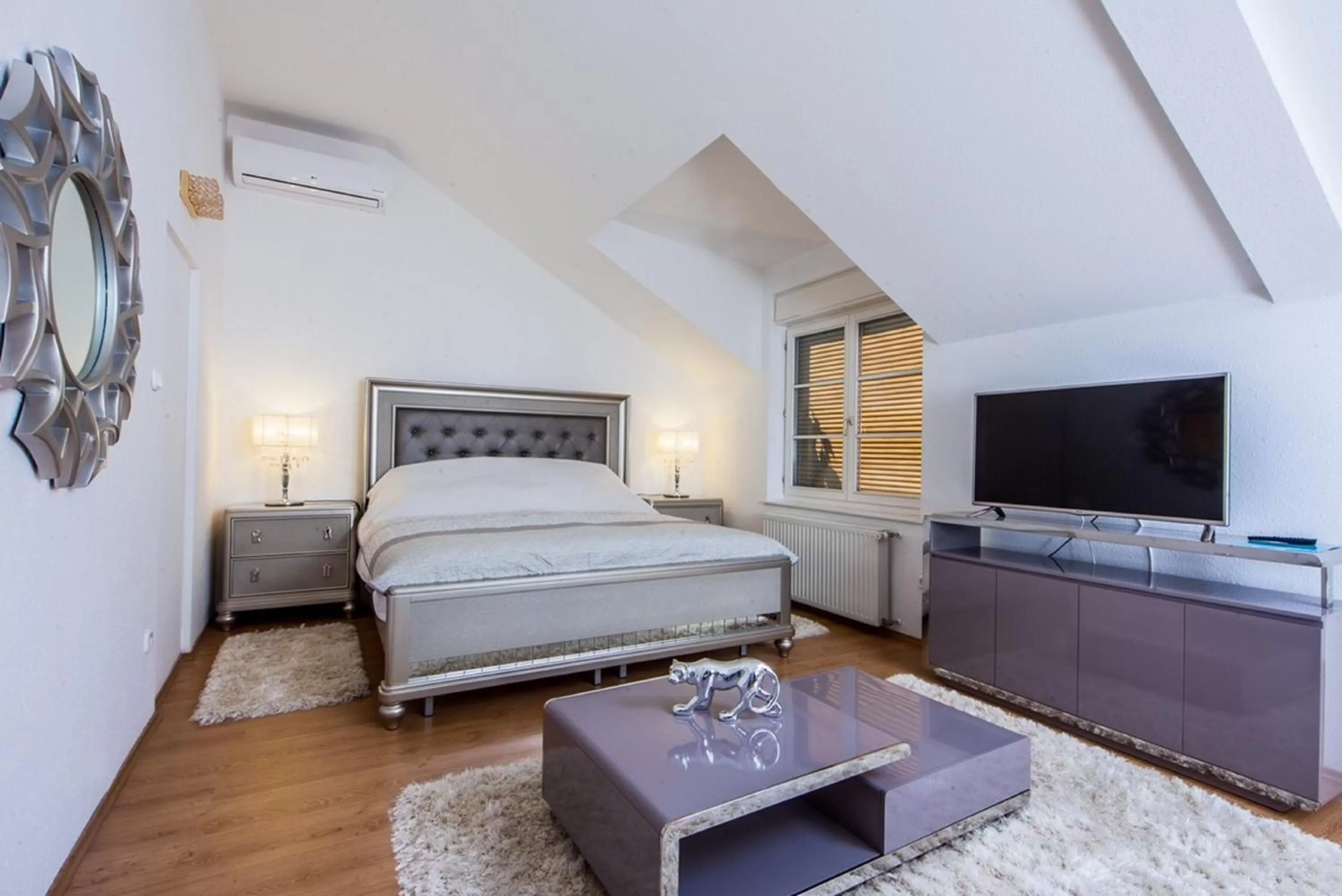 Bedroom, Bed in Milford Suites Budapest